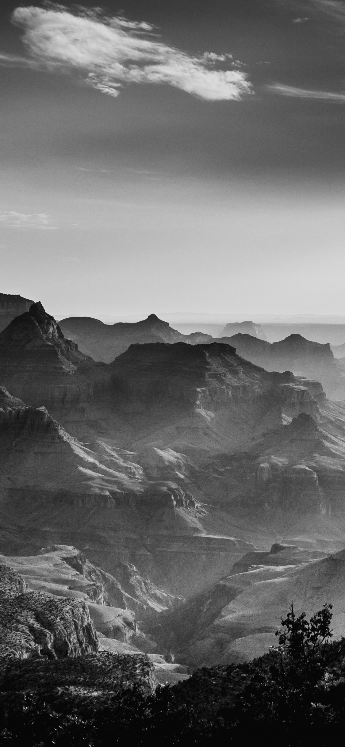 Photo en Niveaux de Gris de Montagnes Sous un Ciel Nuageux. Wallpaper in 1125x2436 Resolution