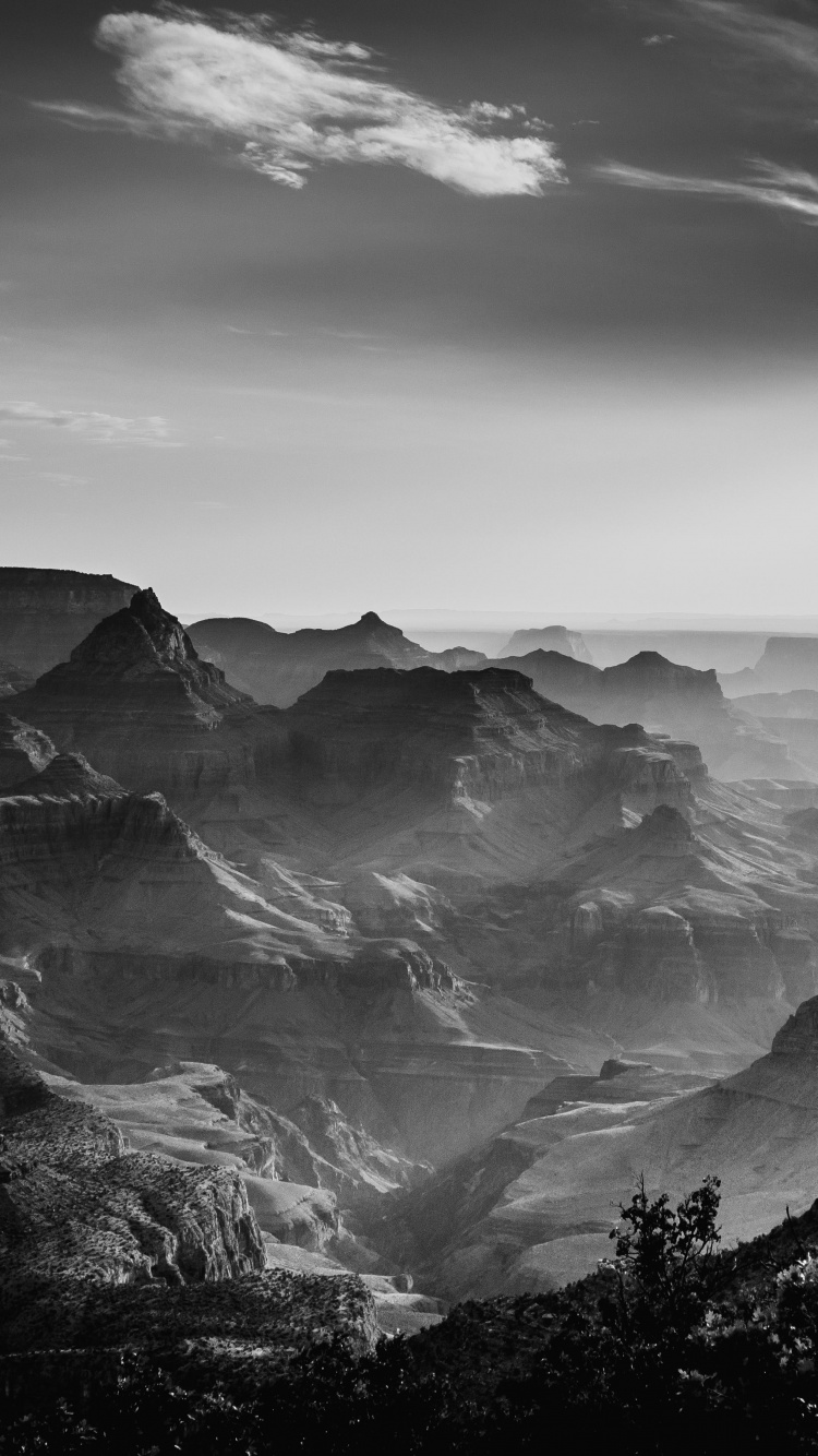 Photo en Niveaux de Gris de Montagnes Sous un Ciel Nuageux. Wallpaper in 750x1334 Resolution