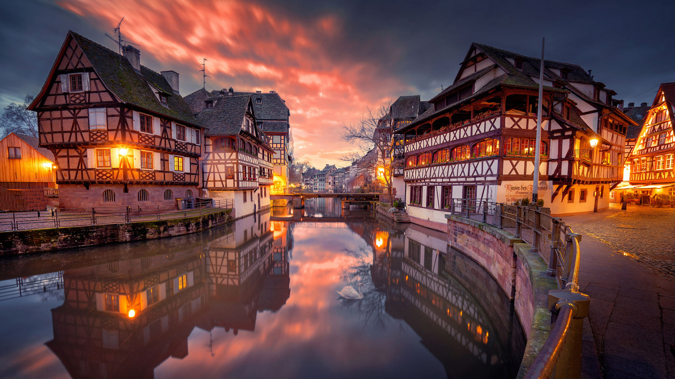 Braun-weißes Betongebäude am Fluss Tagsüber. Wallpaper in 1366x768 Resolution