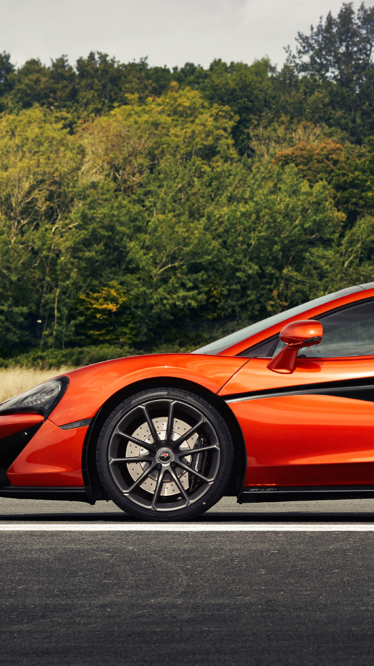 Ferrari Rouge 458 Italia Sur Route Pendant la Journée. Wallpaper in 750x1334 Resolution