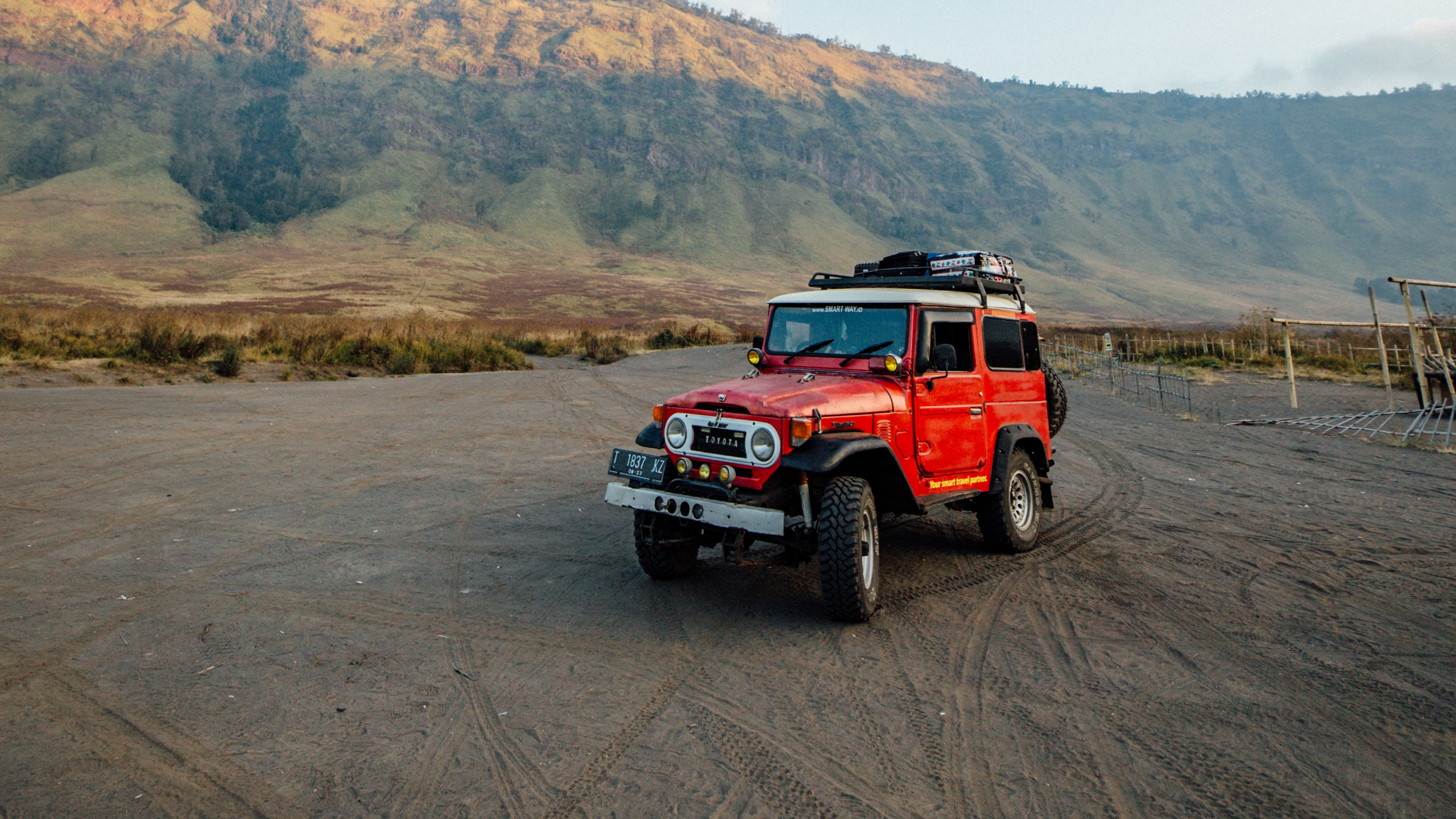Red Suv on Brown Field During Daytime. Wallpaper in 2560x1440 Resolution