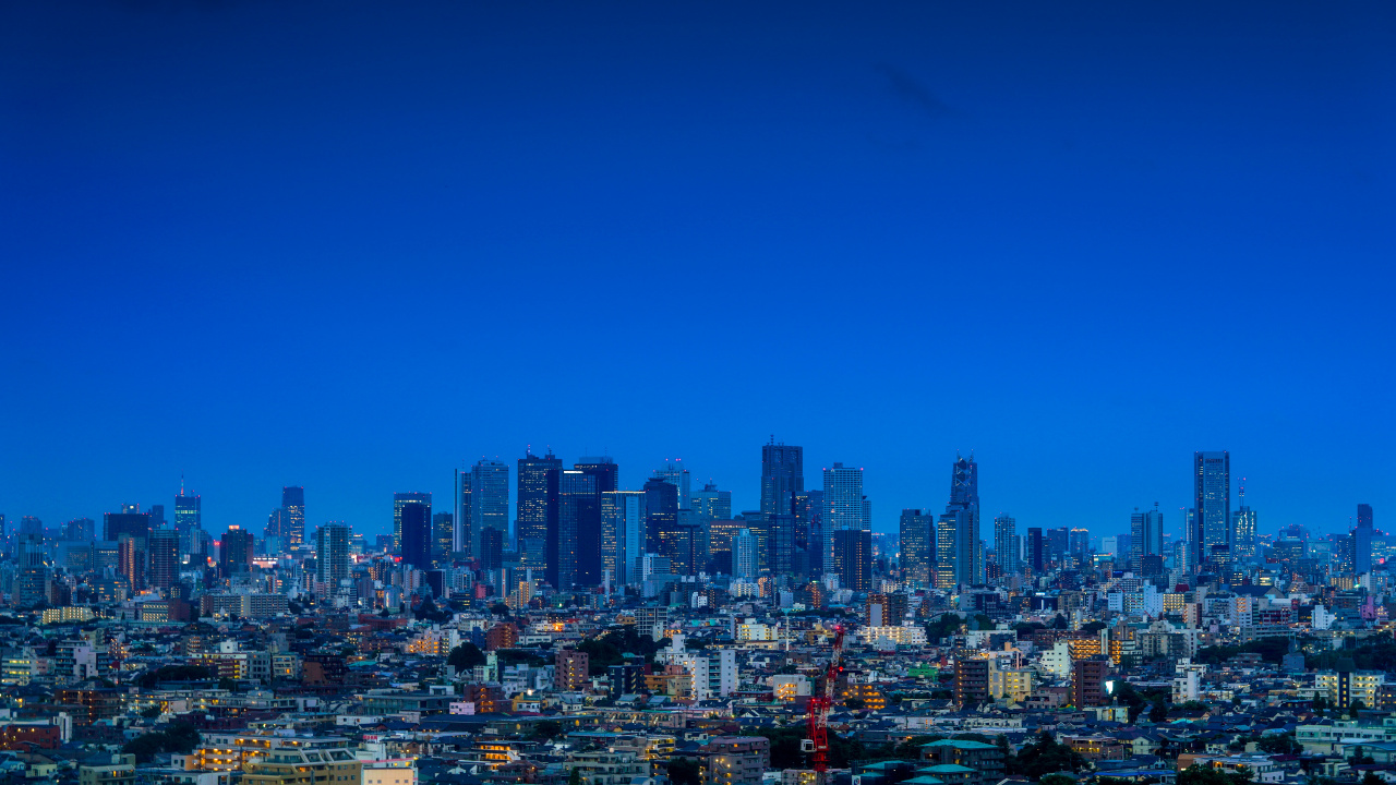 Ciudad Con Edificios de Gran Altura Bajo un Cielo Azul Durante el Día. Wallpaper in 1280x720 Resolution