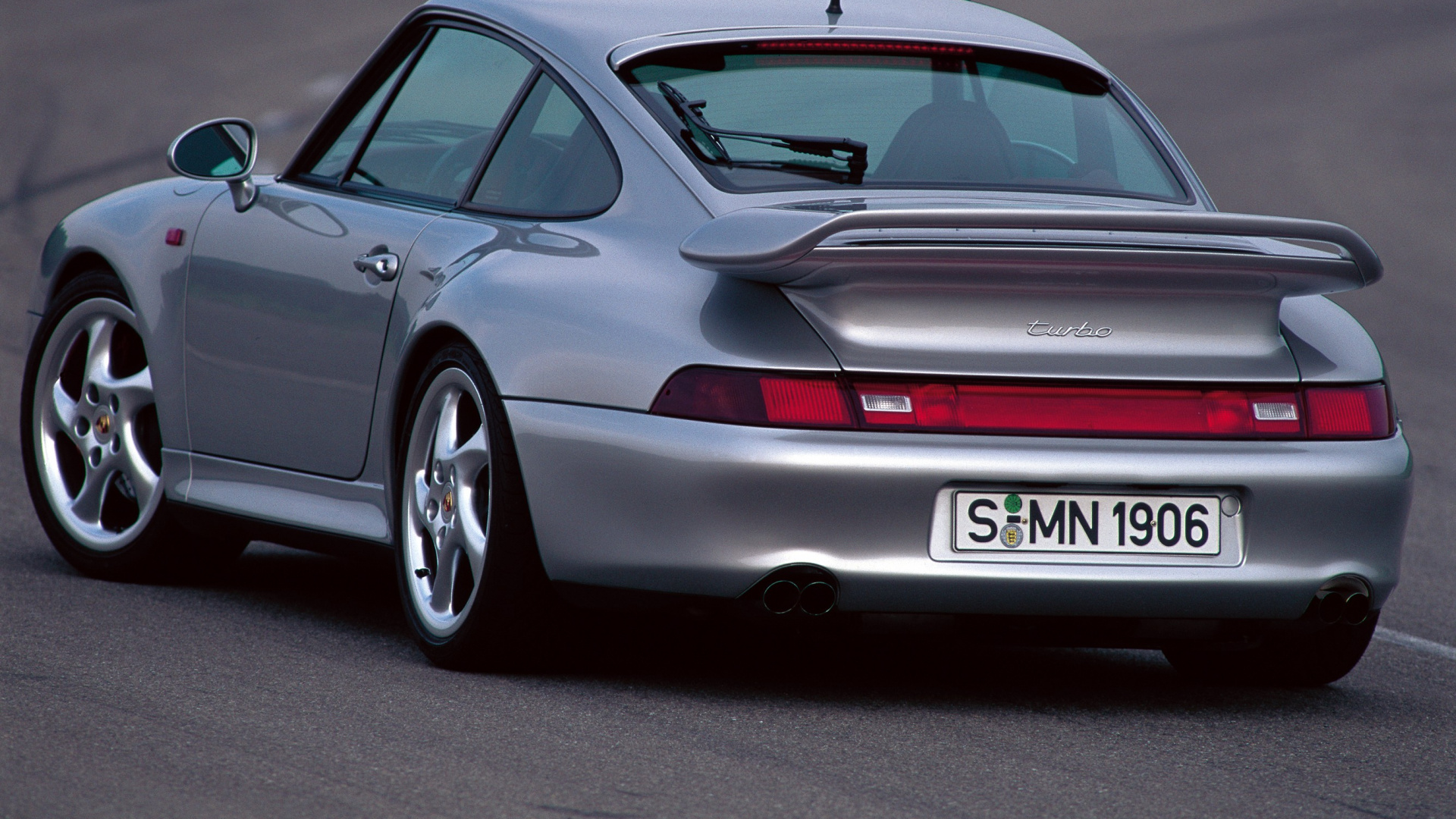 Weißes Mercedes Benz Coupé Tagsüber Unterwegs. Wallpaper in 1920x1080 Resolution