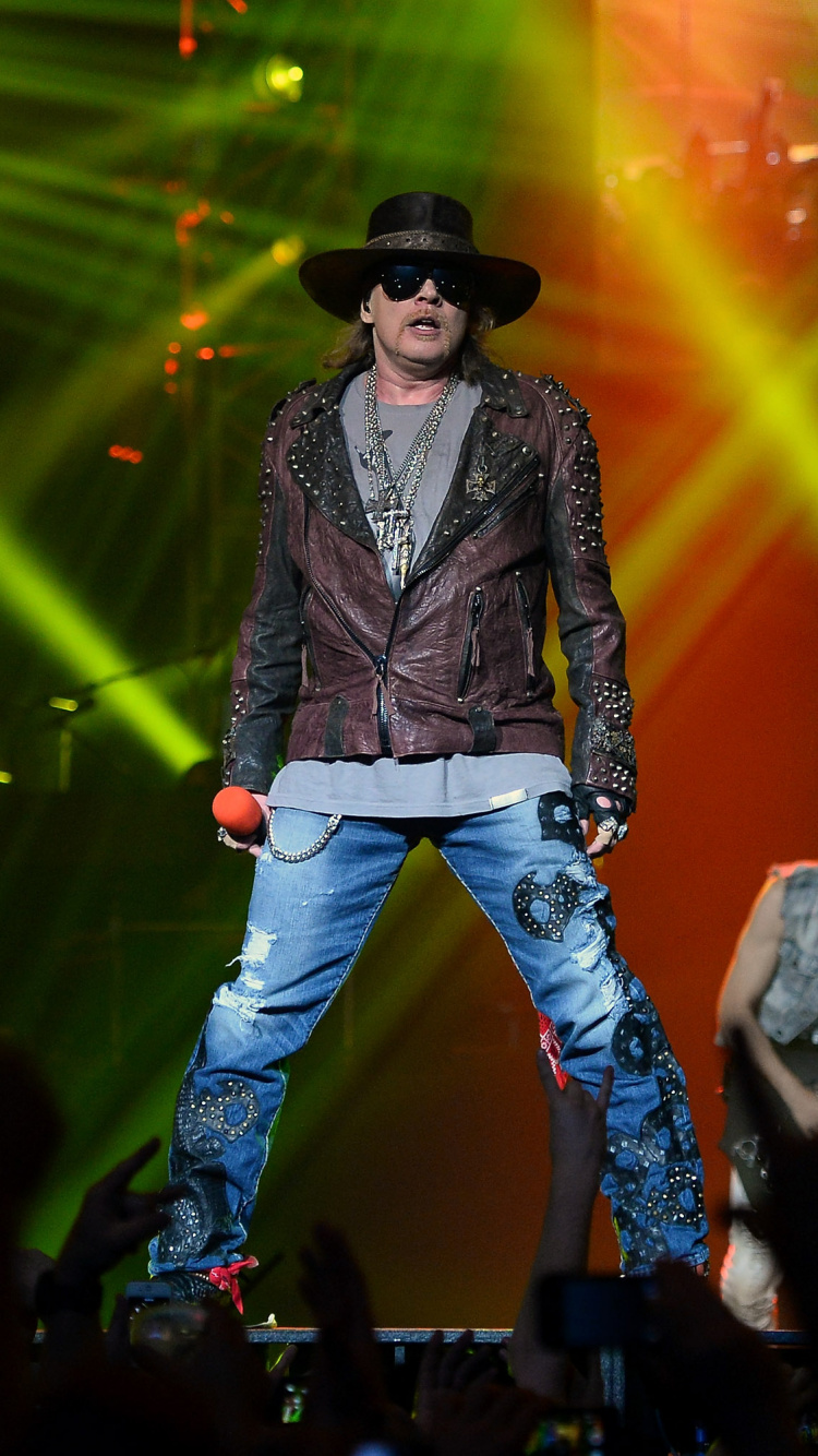 Guns N Roses, Axl Rose, Concierto de Rock, el Conjunto Musical, Rendimiento. Wallpaper in 750x1334 Resolution