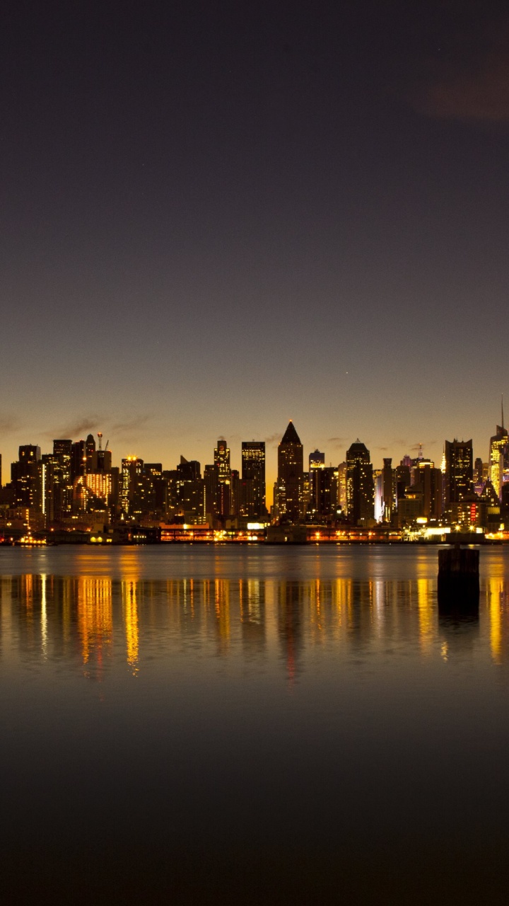 Skyline Der Stadt Bei Nacht Night. Wallpaper in 720x1280 Resolution
