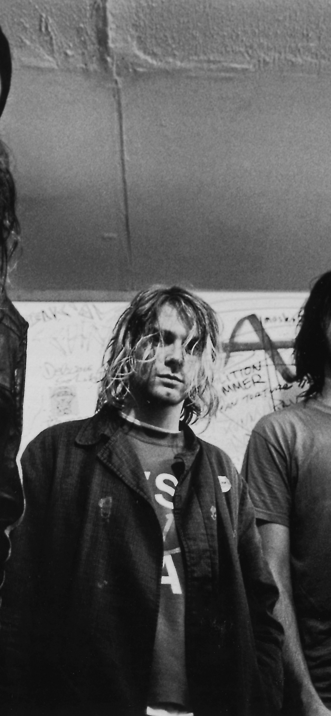 Dave Grohl, Nirvana, Noir, Monochrome, Instantané. Wallpaper in 1125x2436 Resolution