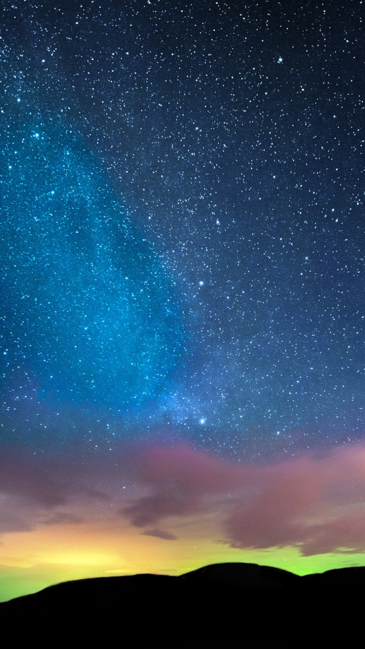 Silhouette de Montagne Sous Ciel Bleu Pendant la Nuit. Wallpaper in 720x1280 Resolution