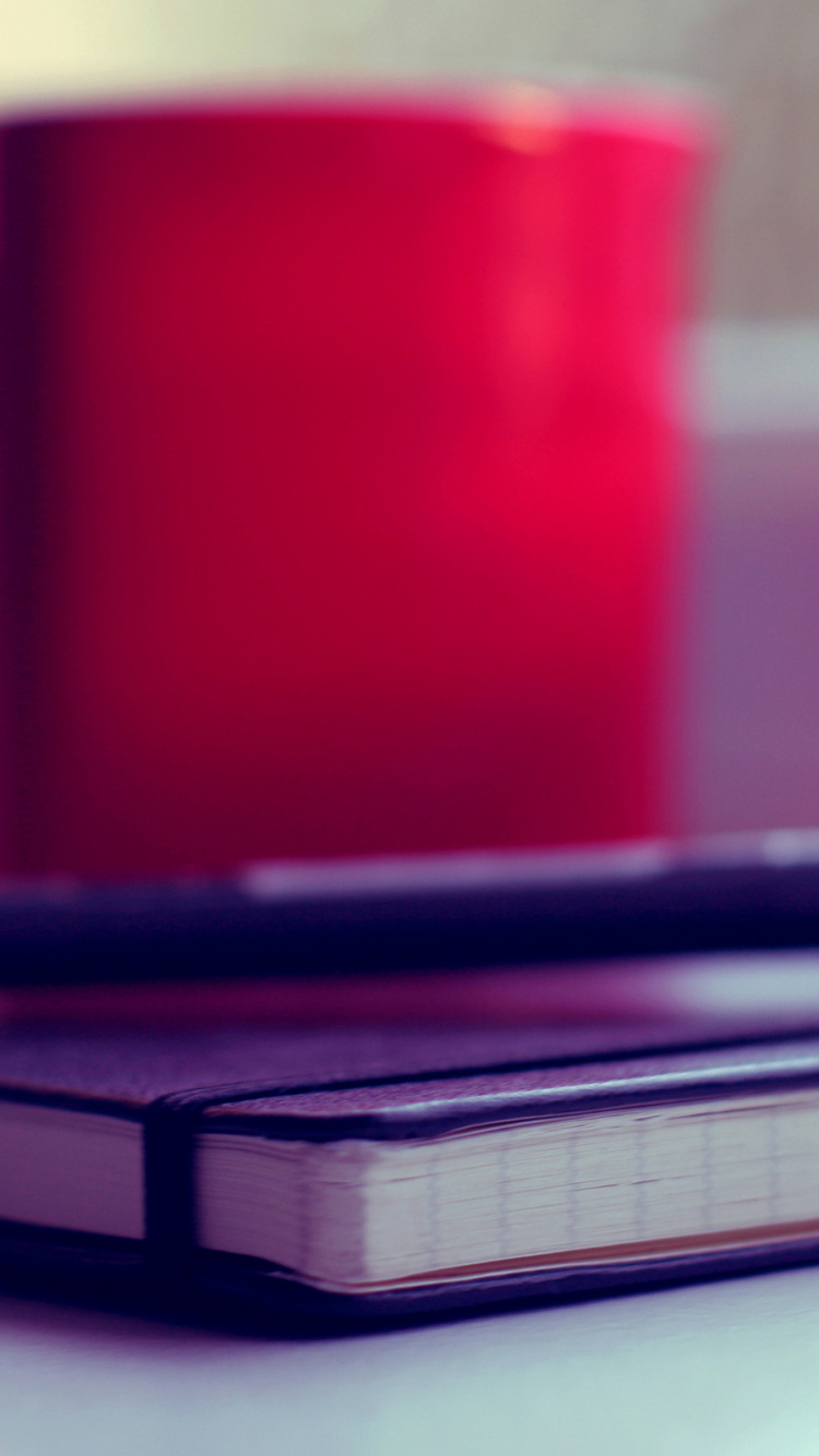 Schwarzer Stift Auf Weißem Papier. Wallpaper in 750x1334 Resolution