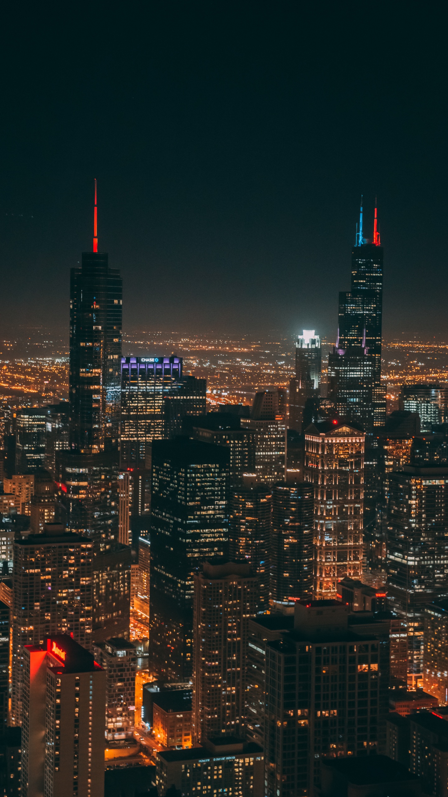 Skyline Der Stadt Bei Nacht Night. Wallpaper in 1440x2560 Resolution