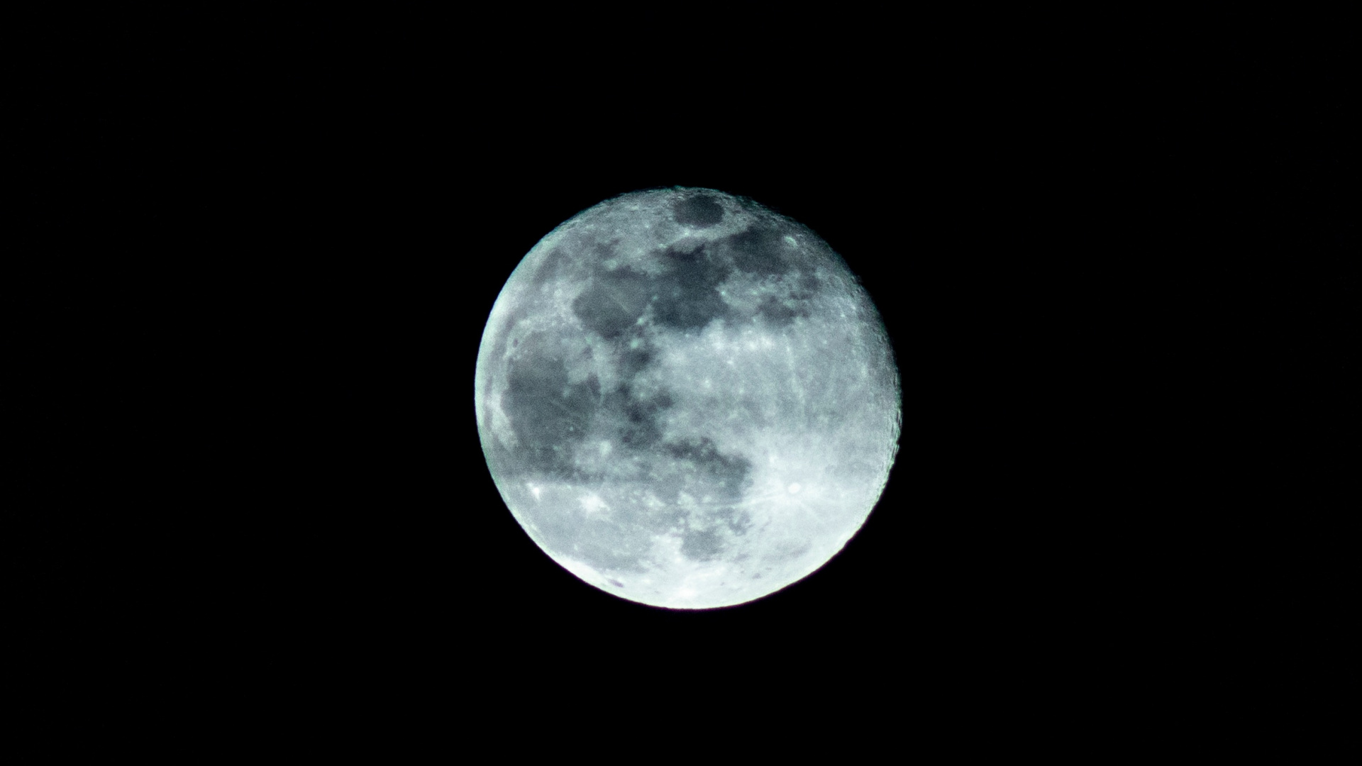 Luna Llena en el Cielo de la Noche Oscura. Wallpaper in 1920x1080 Resolution