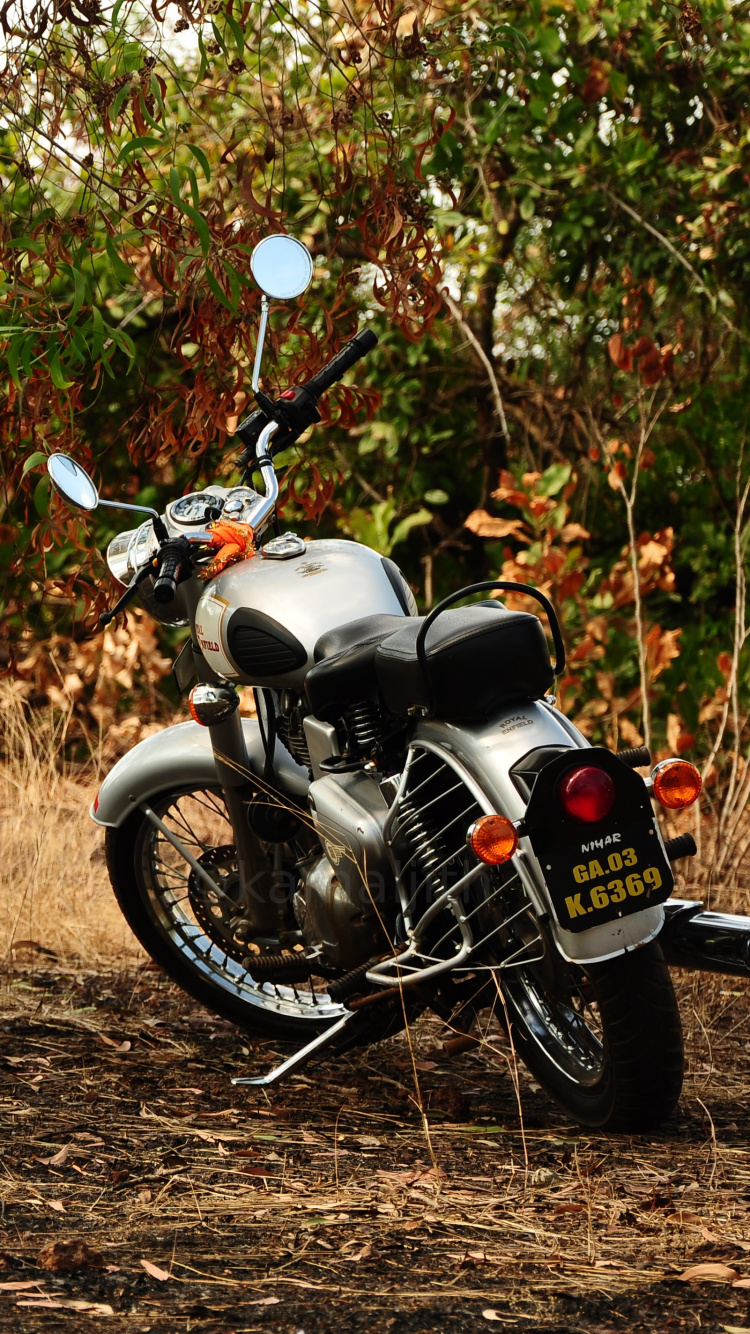 Black and Silver Motorcycle on Brown Field. Wallpaper in 750x1334 Resolution