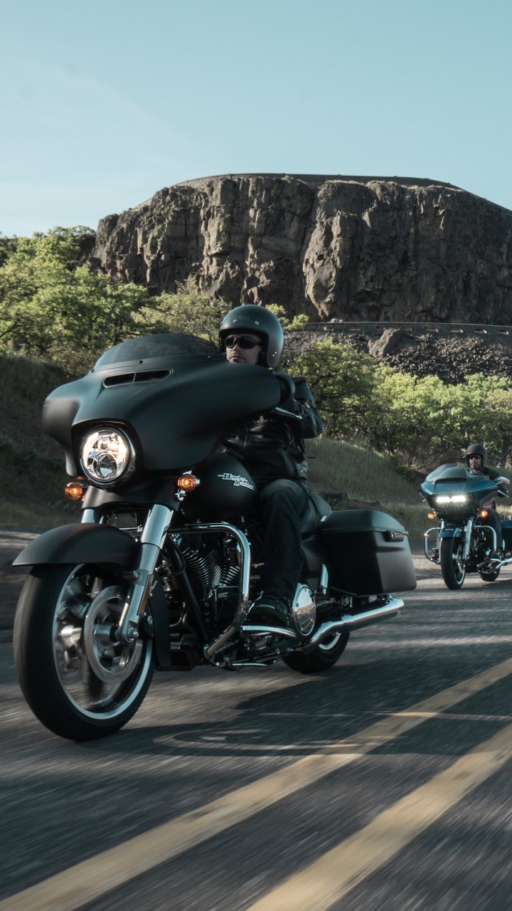 Black Motorcycle on Road During Daytime. Wallpaper in 720x1280 Resolution