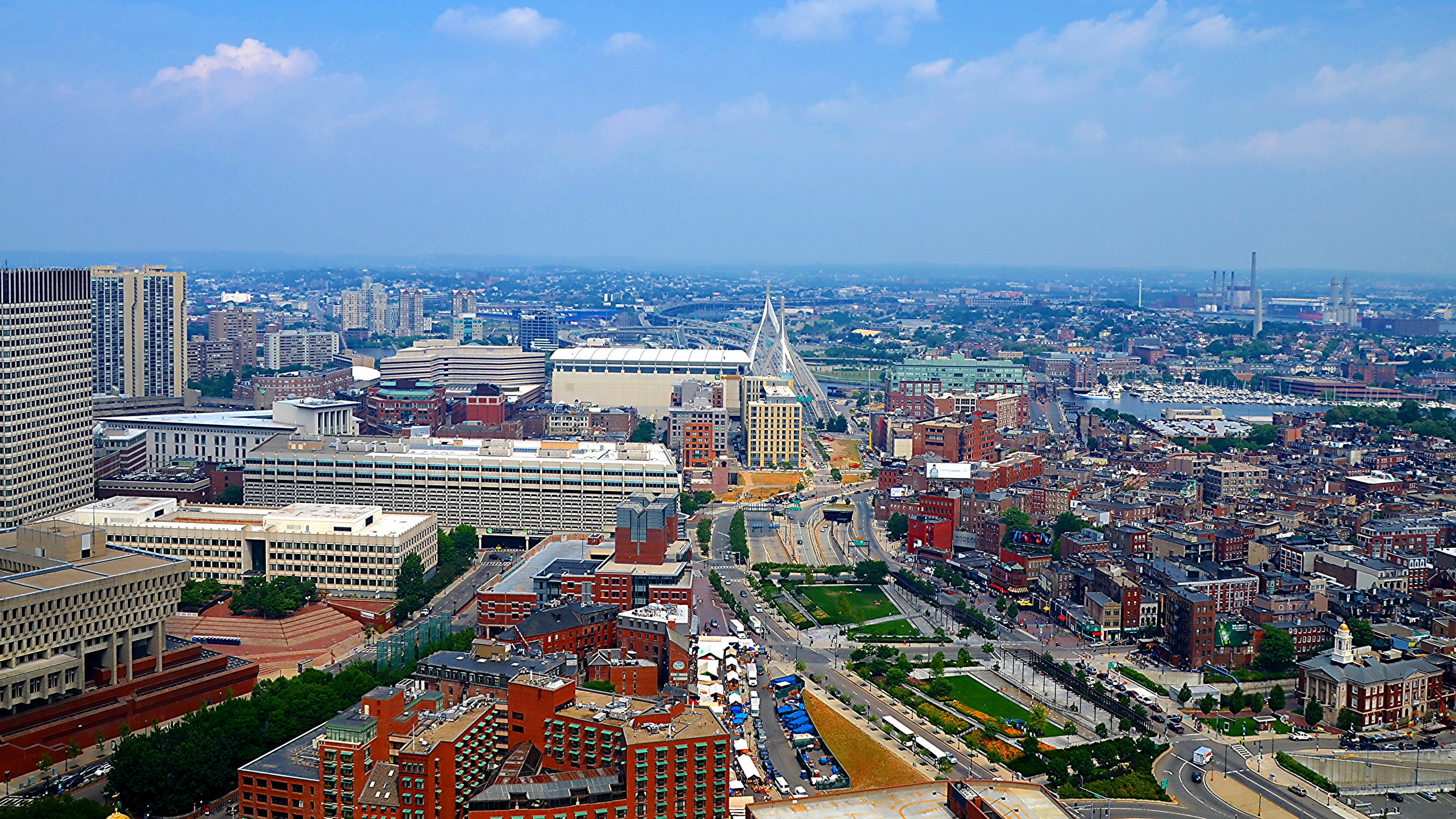 Vista Aérea de Los Edificios de la Ciudad Durante el Día.. Wallpaper in 2560x1440 Resolution
