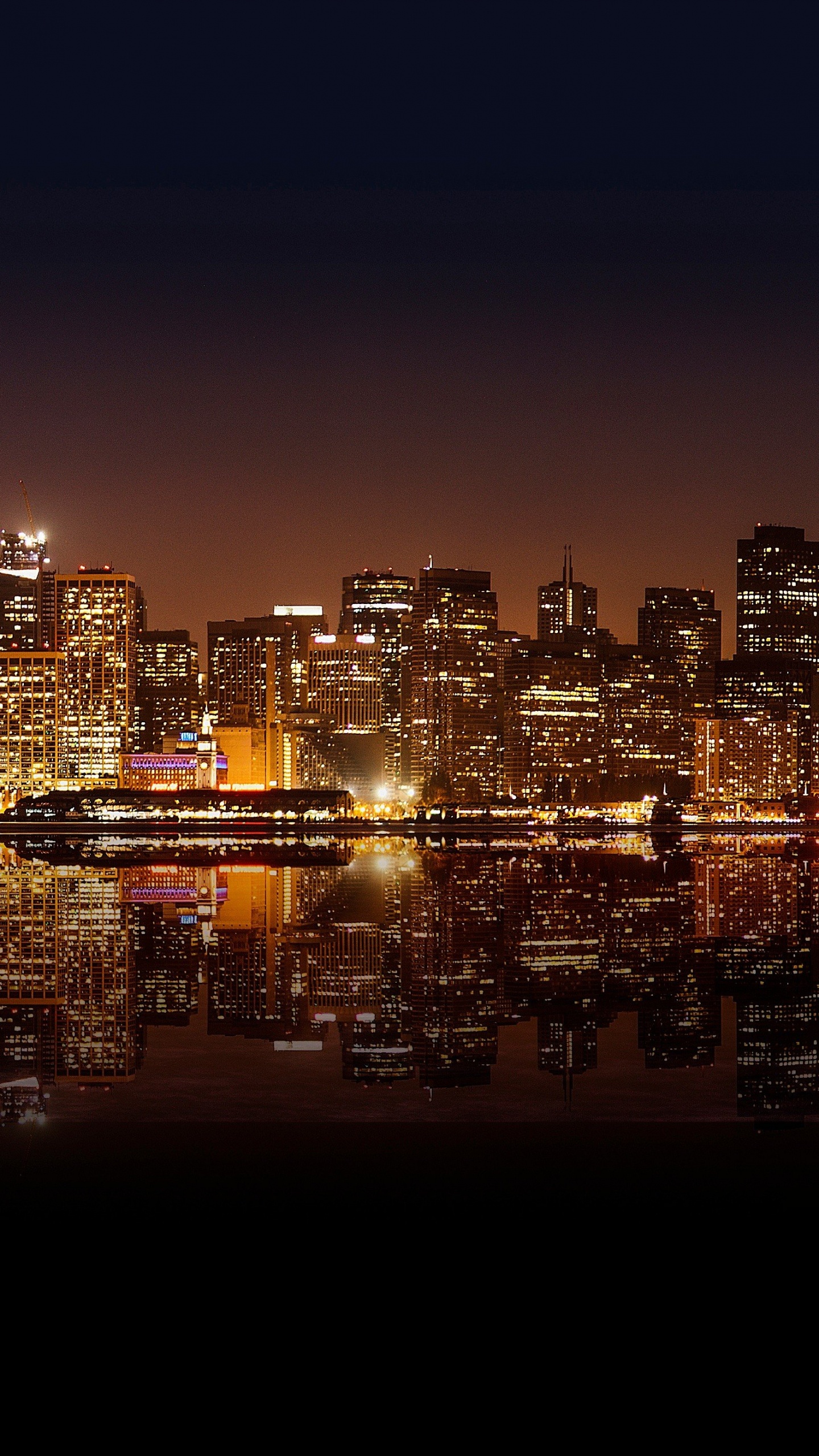 Horizon de la Ville Pendant la Nuit. Wallpaper in 1440x2560 Resolution