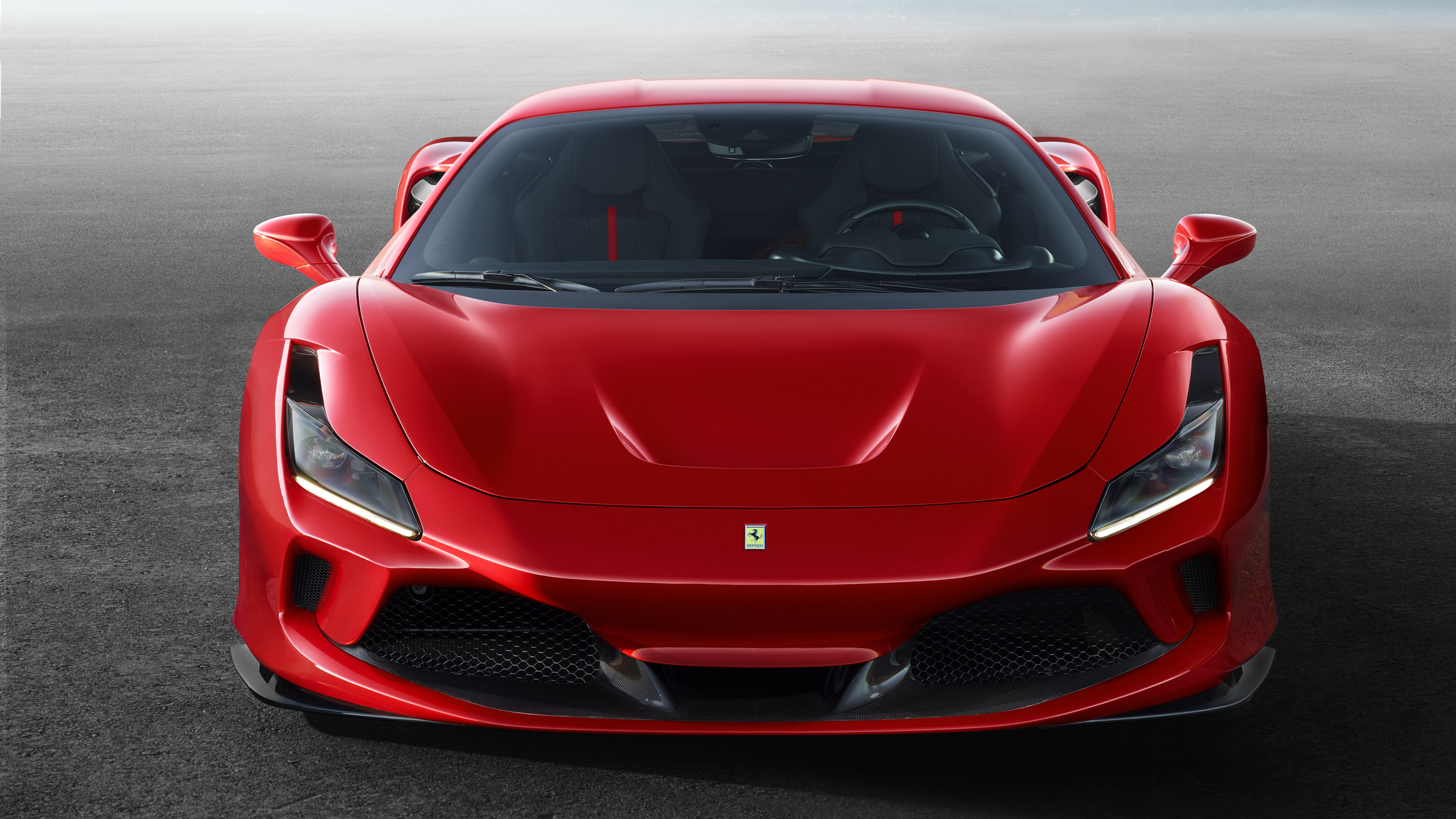 Voiture de Sport Ferrari Rouge Sur Route Asphaltée Grise Pendant la Journée. Wallpaper in 3840x2160 Resolution