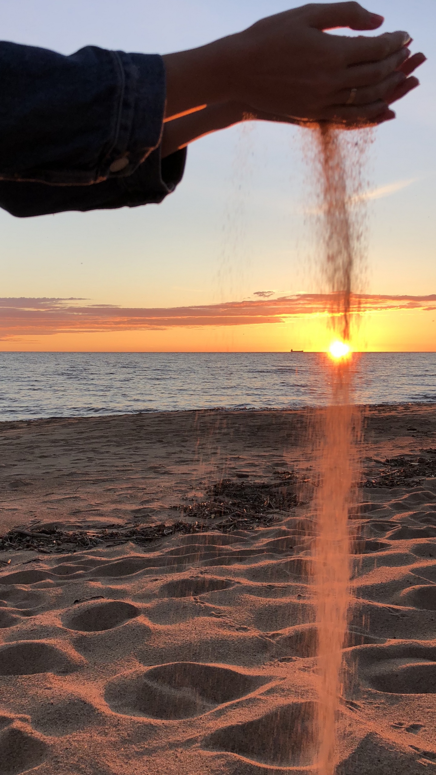 Sea, Water, Sunrise, Body of Water, Fluid. Wallpaper in 1440x2560 Resolution