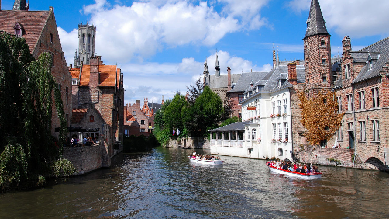 White Boat on River Near Brown Concrete Building Under Blue Sky During Daytime. Wallpaper in 1280x720 Resolution