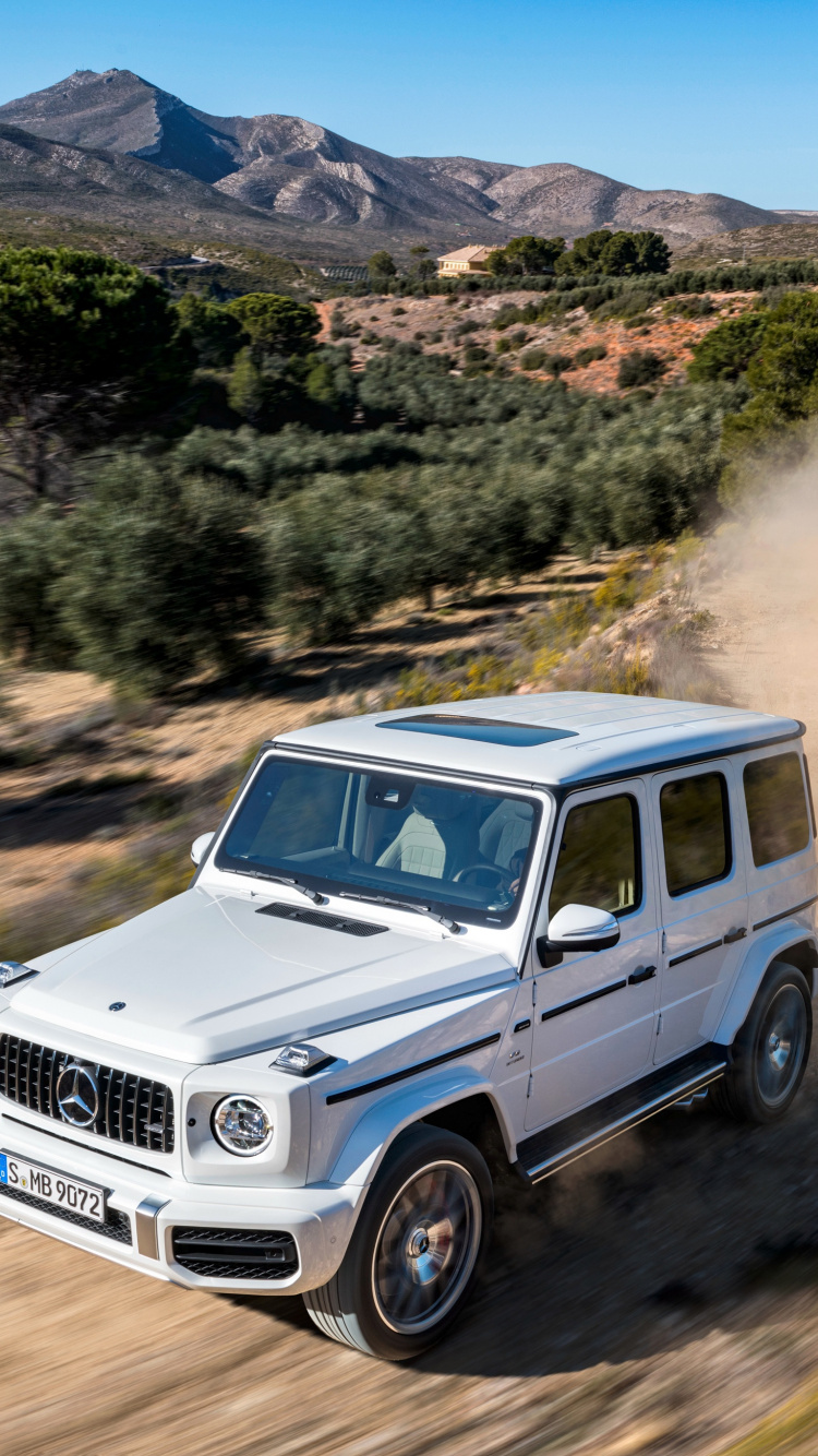 Suv Blanc Sur Chemin de Terre Pendant la Journée. Wallpaper in 750x1334 Resolution