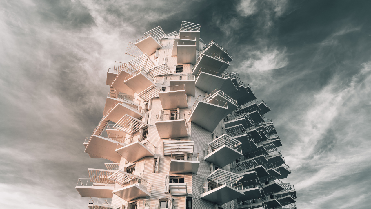 White Concrete Building Under Cloudy Sky During Daytime. Wallpaper in 1280x720 Resolution