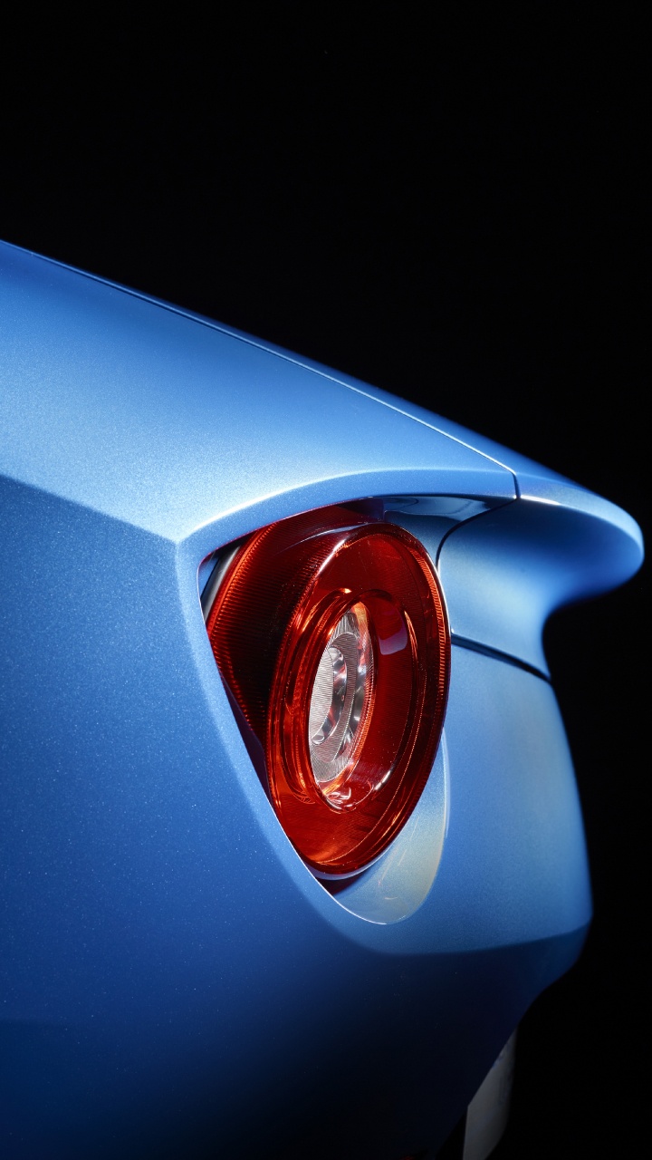 Blaues Auto Mit Rotem Licht. Wallpaper in 720x1280 Resolution