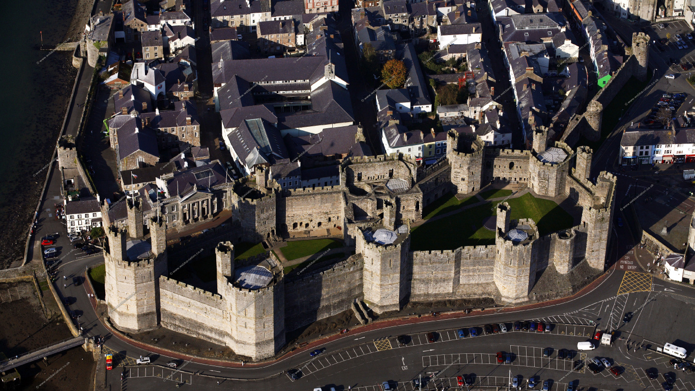 Vue Aérienne Des Bâtiments de la Ville Pendant la Nuit. Wallpaper in 1366x768 Resolution