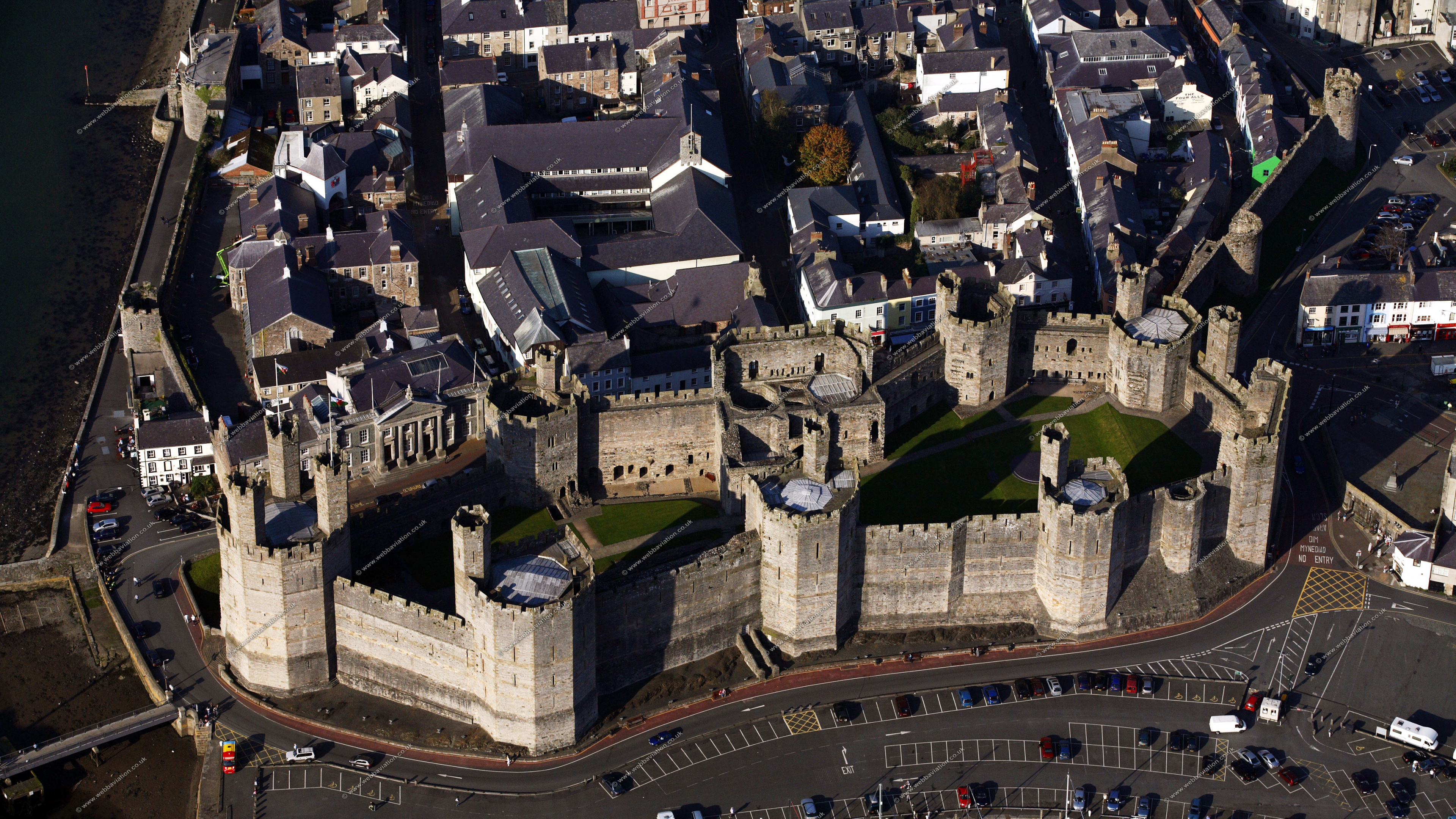 Vue Aérienne Des Bâtiments de la Ville Pendant la Nuit. Wallpaper in 3840x2160 Resolution