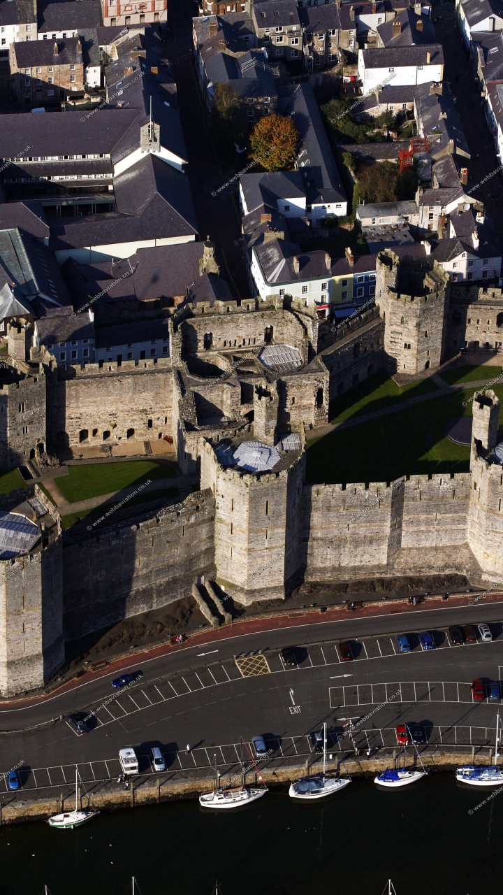 Vue Aérienne Des Bâtiments de la Ville Pendant la Nuit. Wallpaper in 720x1280 Resolution