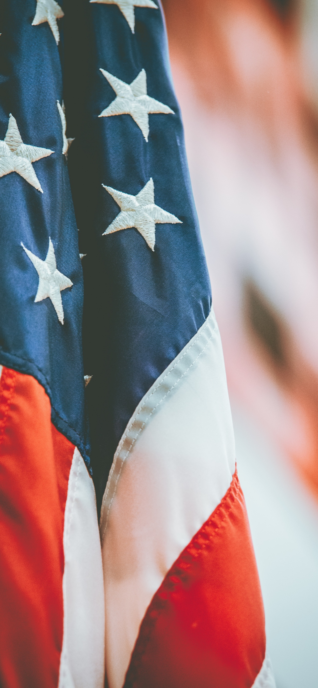 Blau-weiße Und Rote Sternflagge. Wallpaper in 1242x2688 Resolution