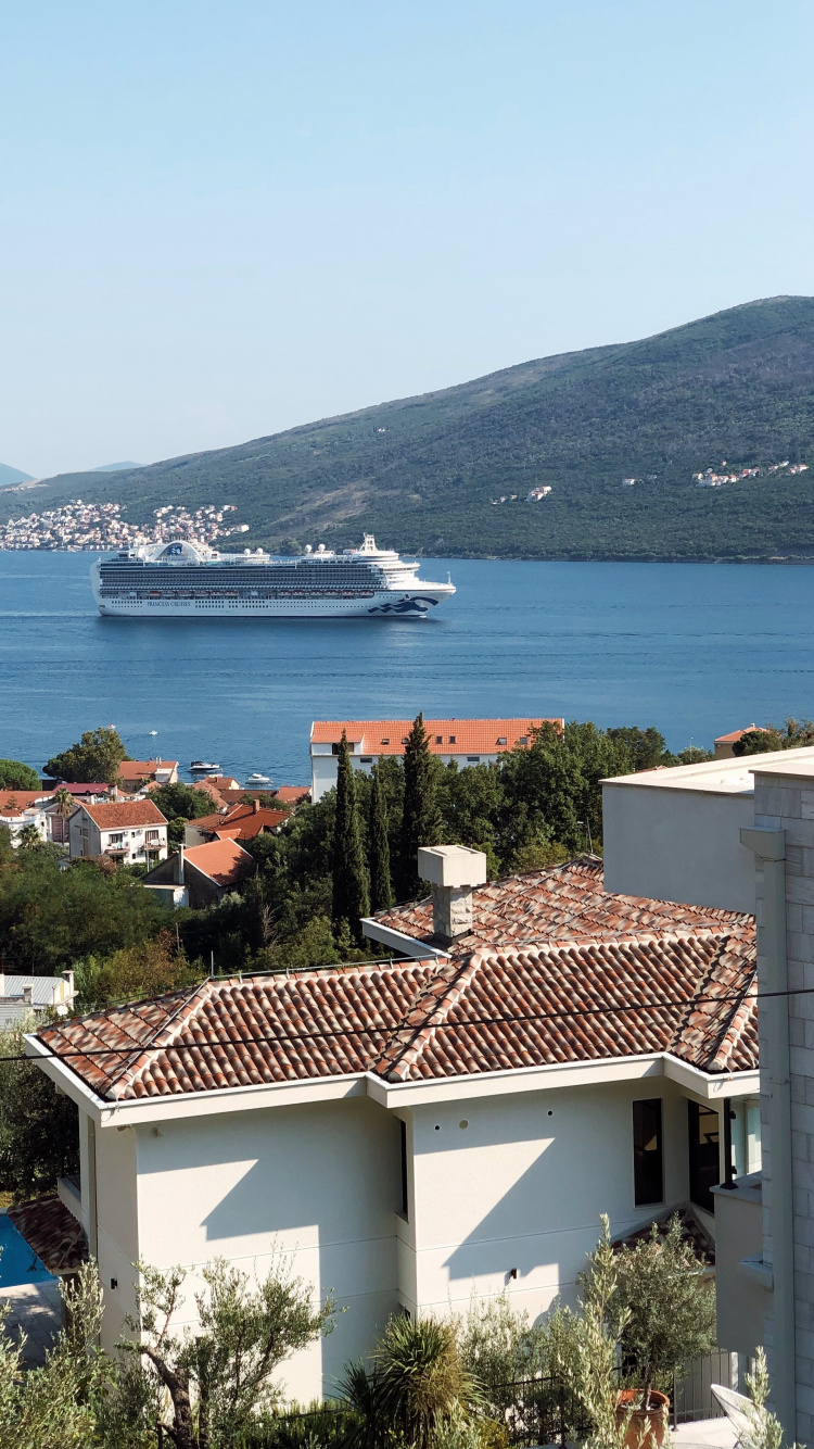 Mer, Immobilier, Eau, Motomarine, Bateau. Wallpaper in 750x1334 Resolution