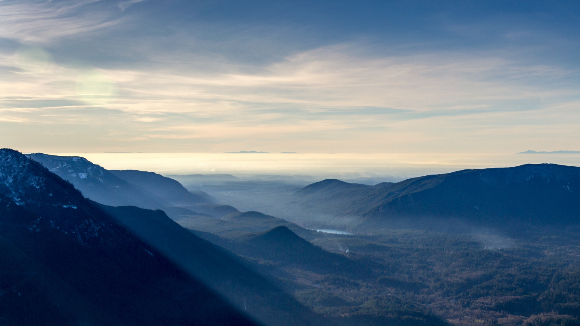Montagnes Sous Des Nuages Blancs Pendant la Journée. Wallpaper in 1920x1080 Resolution