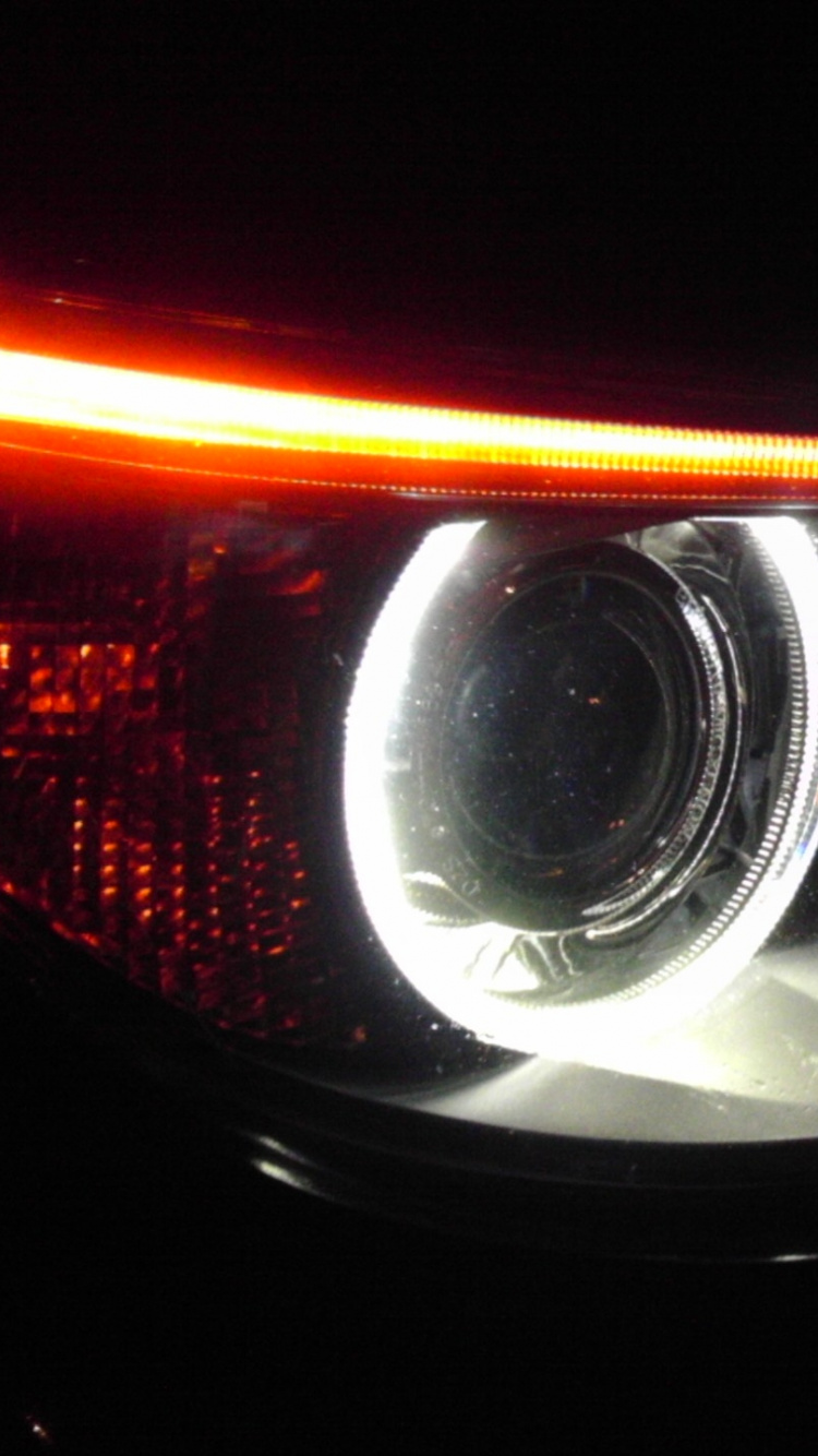 Luz de Coche Negra y Roja. Wallpaper in 750x1334 Resolution