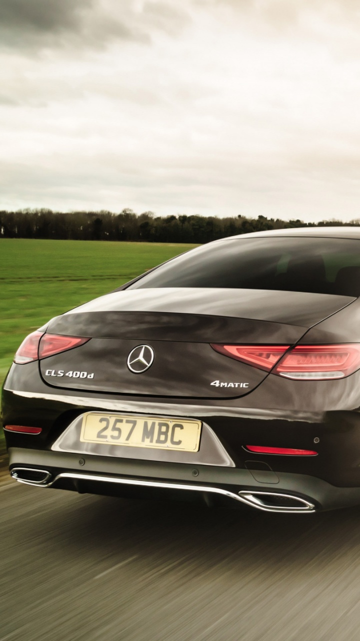 Schwarzer Bmw m 3 Tagsüber Unterwegs. Wallpaper in 720x1280 Resolution