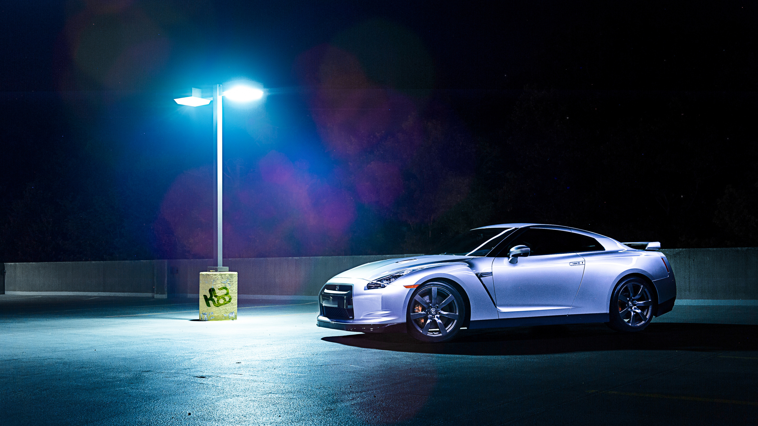 Silver Coupe on Road During Night Time. Wallpaper in 2560x1440 Resolution