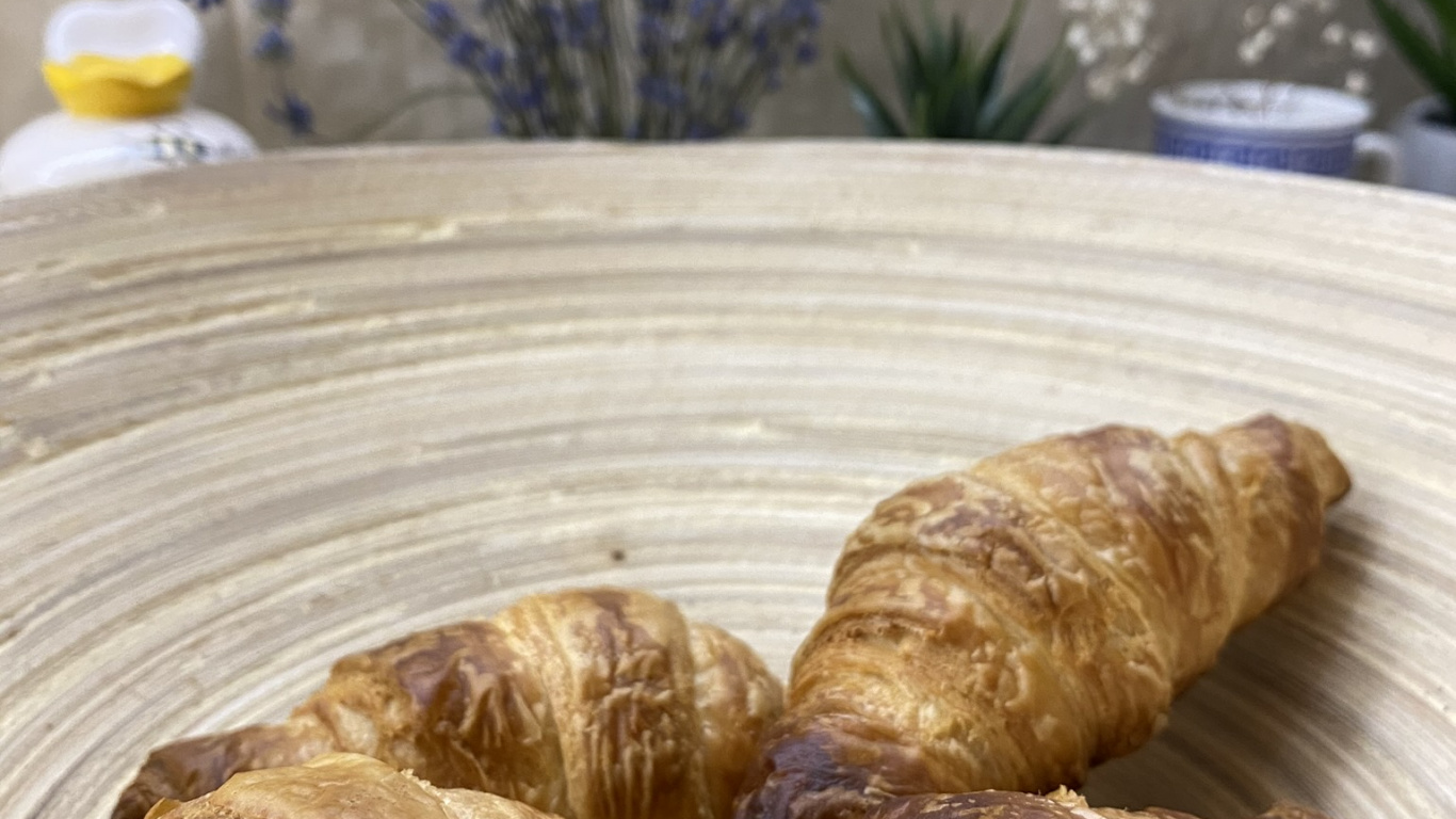 Baked Goods, Croissant, Pain au Chocolat, Danish Pastry, Pasty. Wallpaper in 1366x768 Resolution