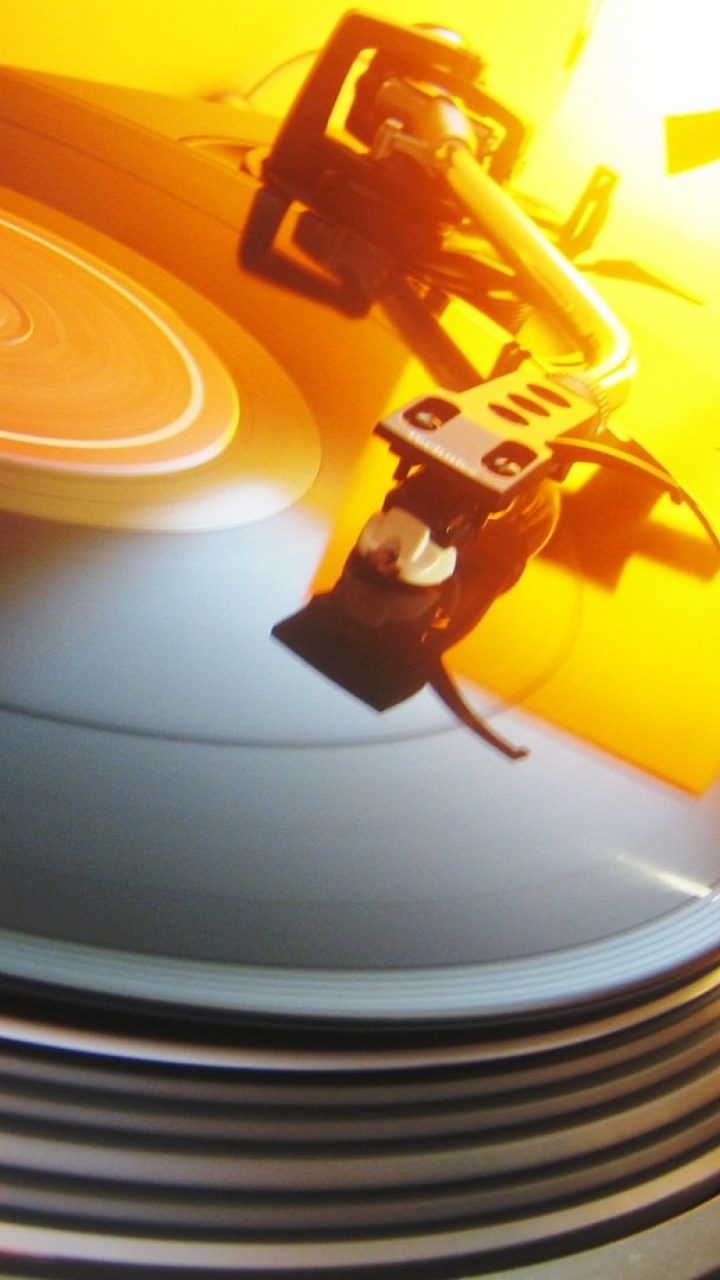 Juguete de Plástico Amarillo y Negro. Wallpaper in 720x1280 Resolution