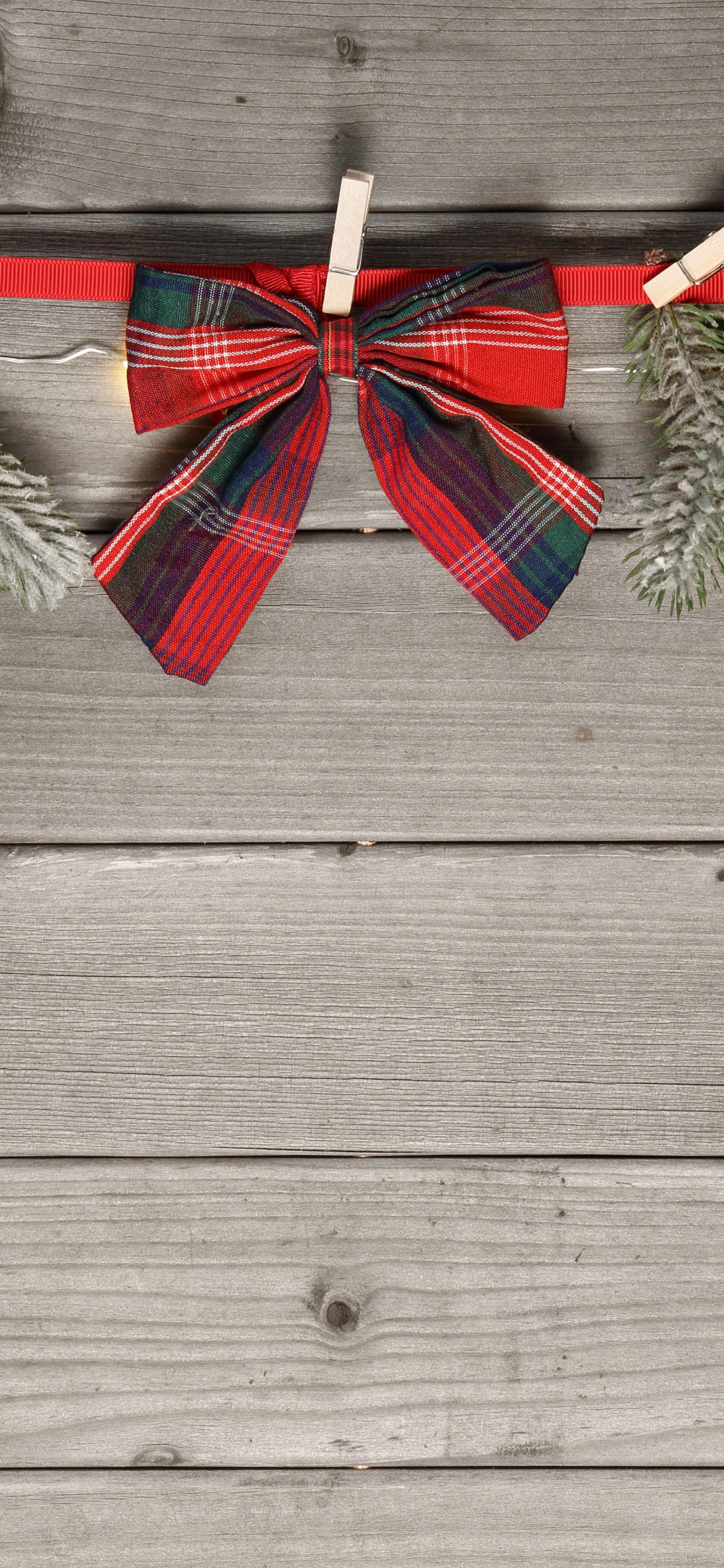 Weihnachten, Weihnachtsdekoration, Neujahr, Holz, Weihnachtsbaum. Wallpaper in 1242x2688 Resolution