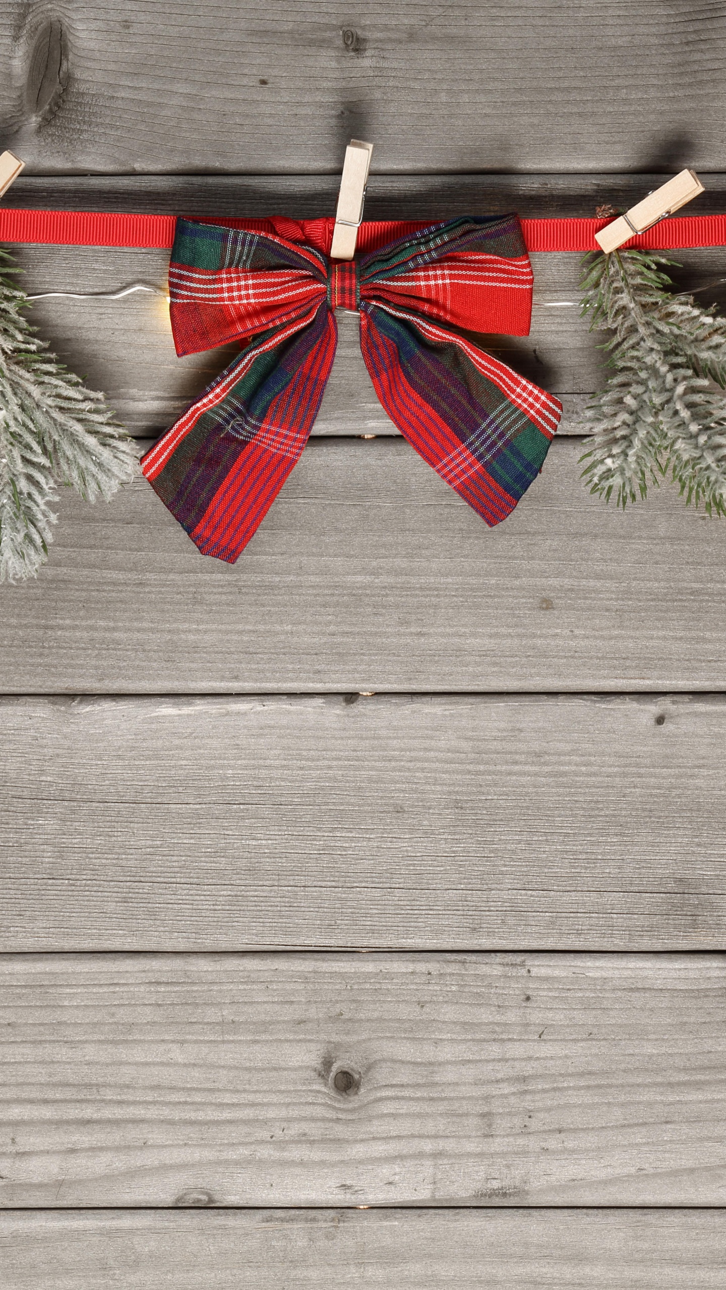 Weihnachten, Weihnachtsdekoration, Neujahr, Holz, Weihnachtsbaum. Wallpaper in 1440x2560 Resolution