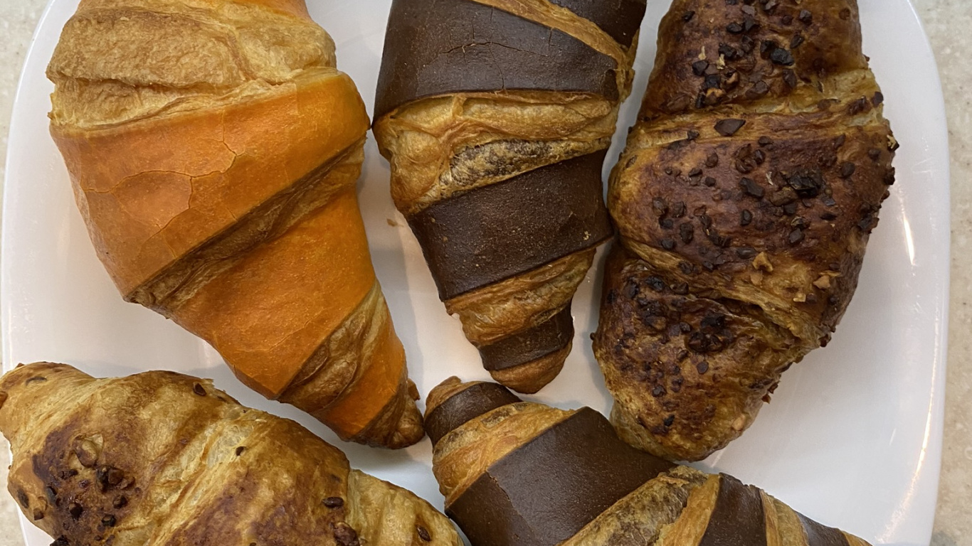 Natural Material, Tan, Comfort Food, Junk Food, Baked Goods. Wallpaper in 1366x768 Resolution