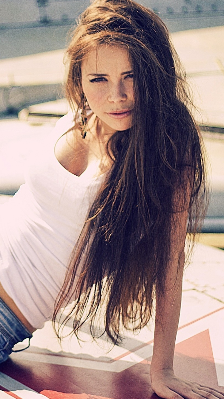 Haar, Schönheit, Bein, Menschlichen Bein, Lange Haare. Wallpaper in 750x1334 Resolution