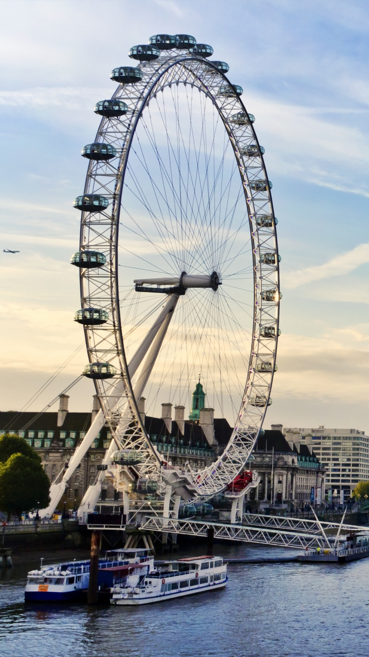 Riesenrad in Der Nähe Eines Gewässers Tagsüber. Wallpaper in 750x1334 Resolution