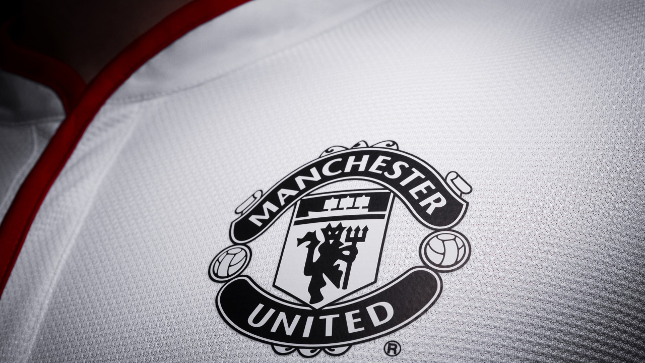 el Manchester United f c, Blanco, Logotipo, Emblema, Jersey. Wallpaper in 1280x720 Resolution