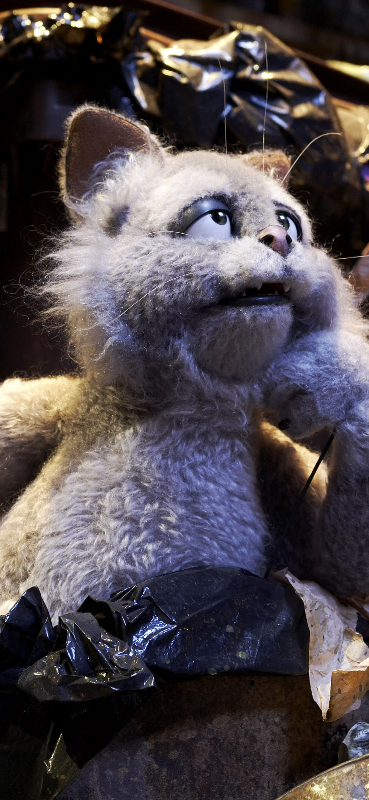 Peluche Lion Marron et Blanc. Wallpaper in 1242x2688 Resolution