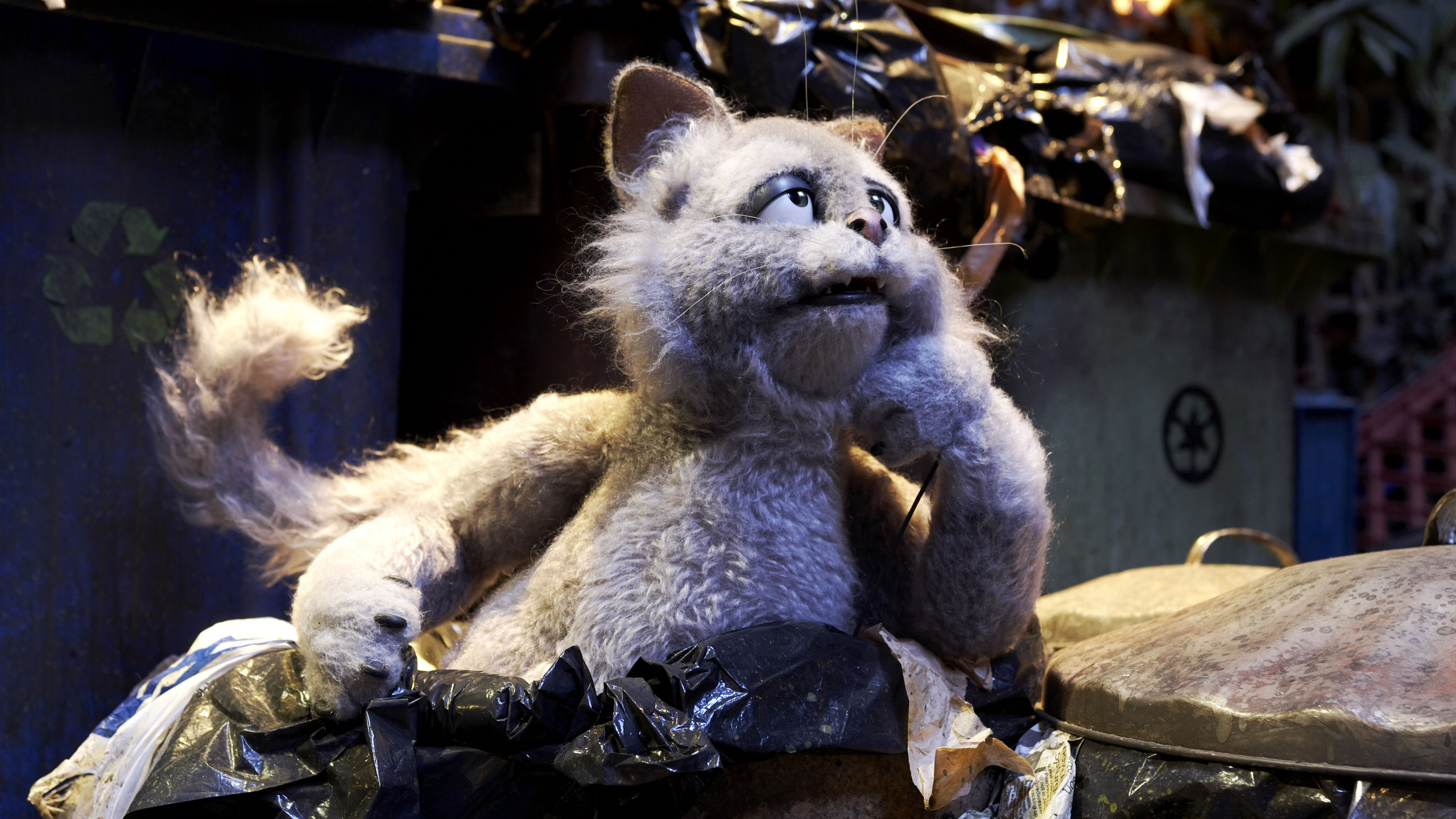 Brown and White Lion Plush Toy. Wallpaper in 2560x1440 Resolution