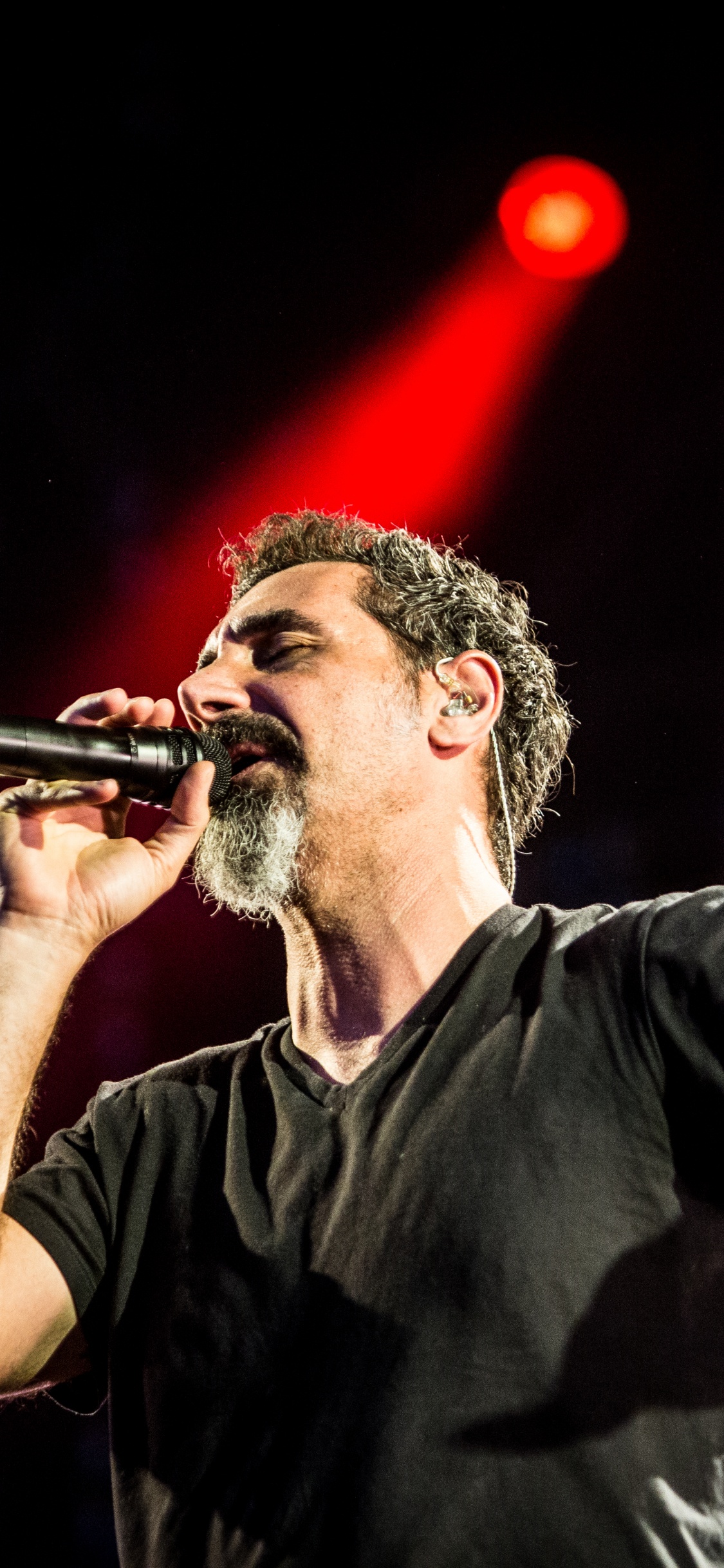 Serj Tankian, System Of A Down, Musician, Performance, Entertainment. Wallpaper in 1125x2436 Resolution