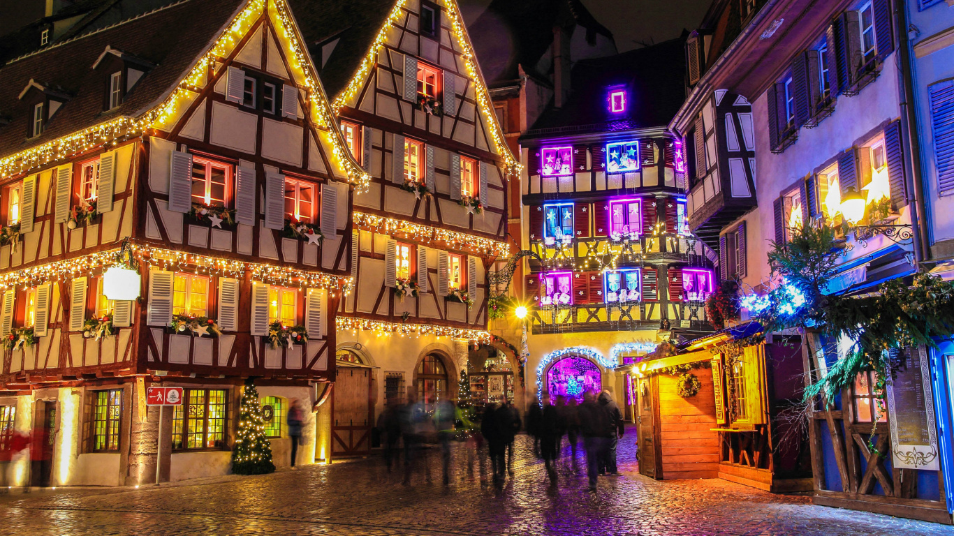 Bâtiment en Béton Brun Pendant la Nuit. Wallpaper in 1366x768 Resolution