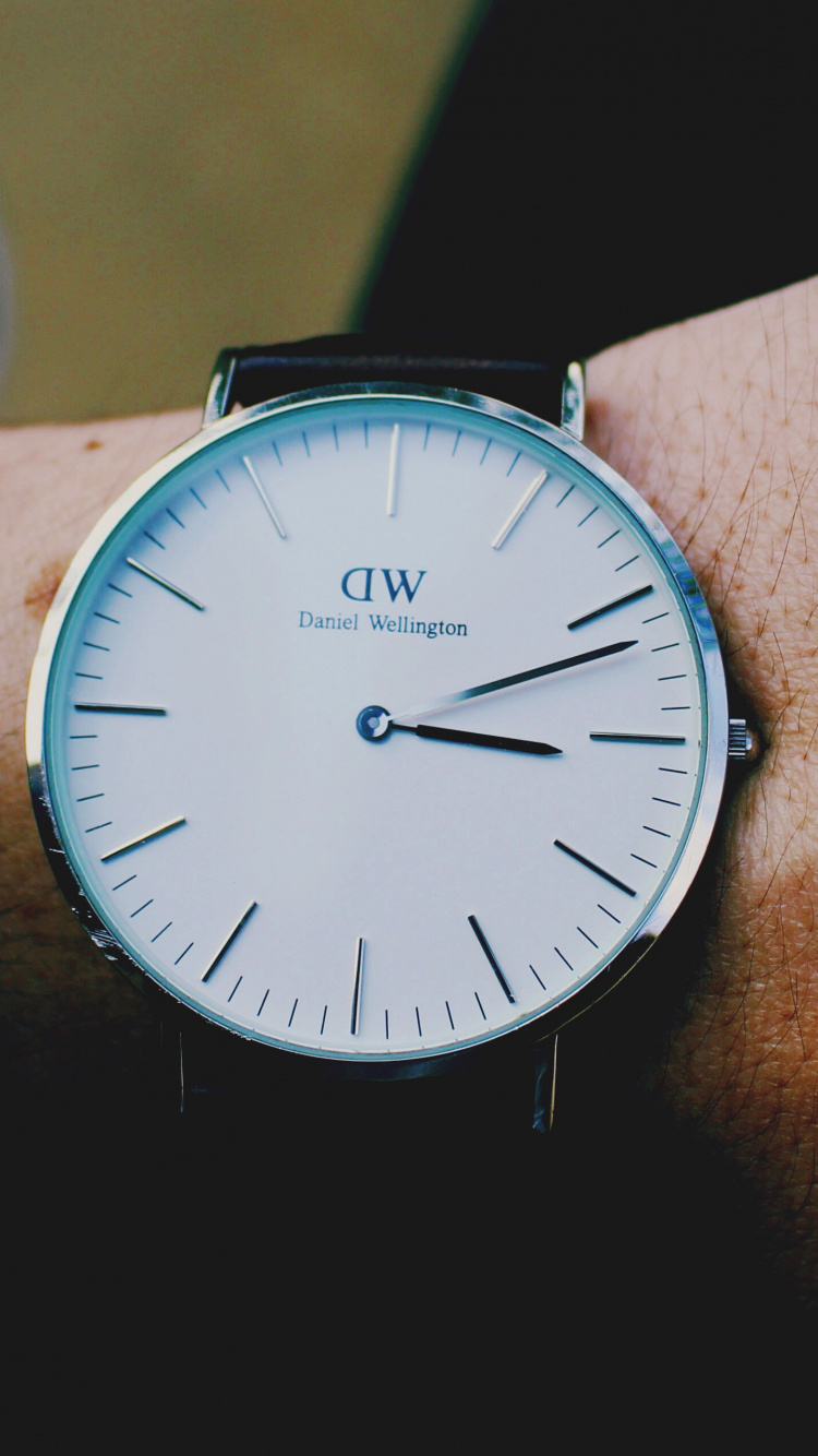 Person Wearing Silver Round Analog Watch. Wallpaper in 750x1334 Resolution