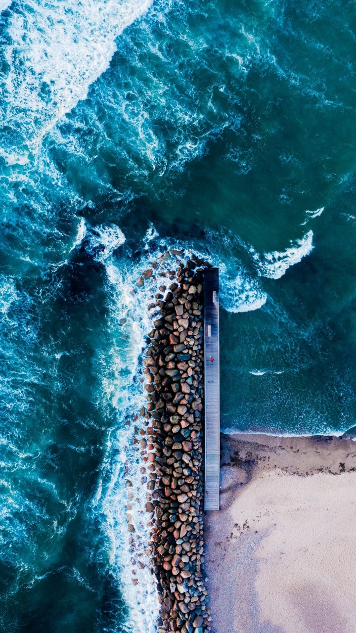 Vogelperspektive Auf Brechende Wellen, Palette, Wasser, Blau, Holz. Wallpaper in 720x1280 Resolution