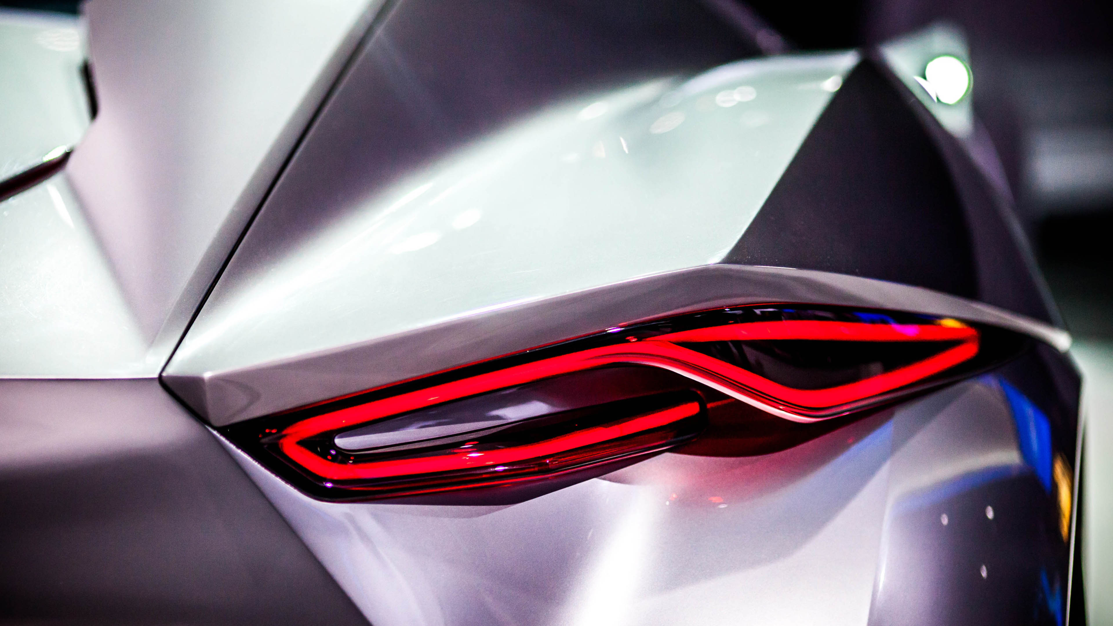 Porte de Voiture Blanche et Rouge. Wallpaper in 3840x2160 Resolution