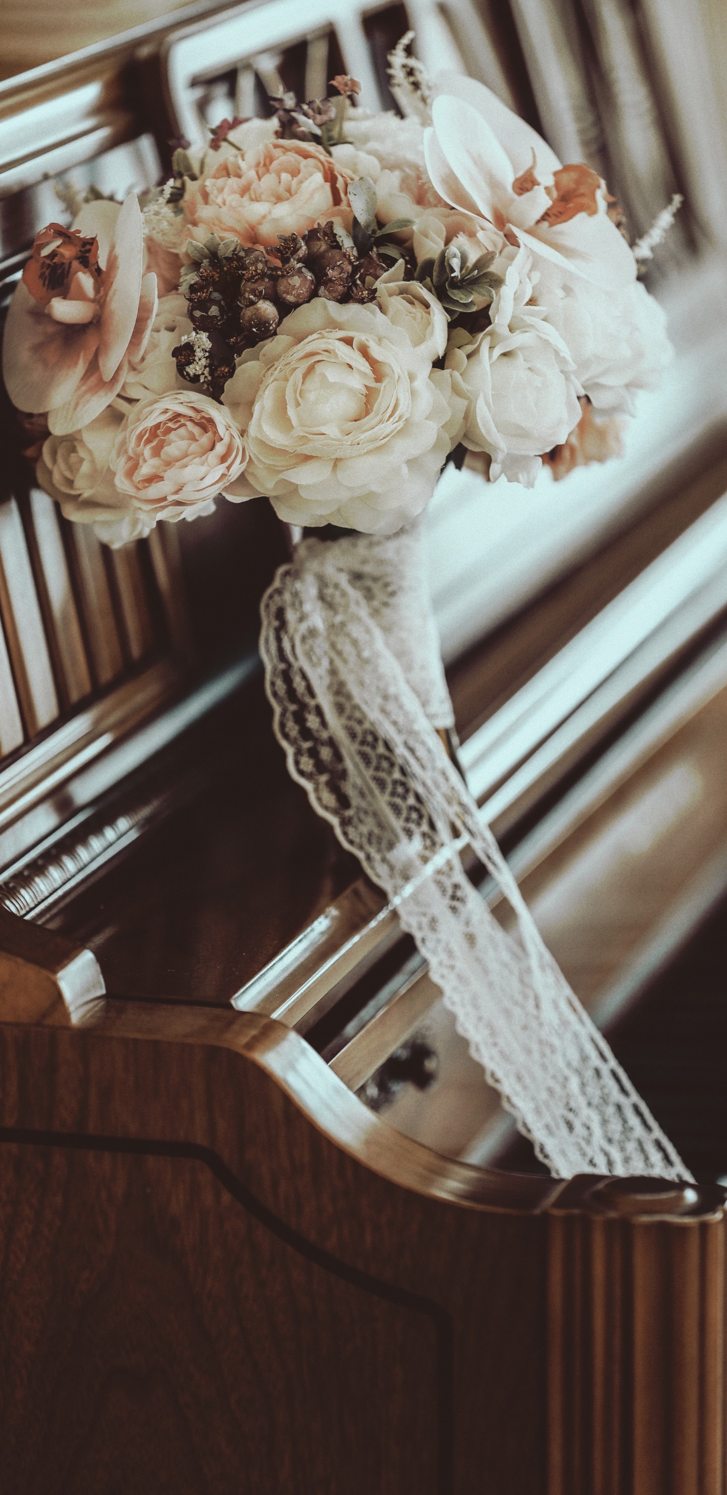 蕾丝, 切花, 衣服, 房间, 花艺 壁纸 1440x2960 允许