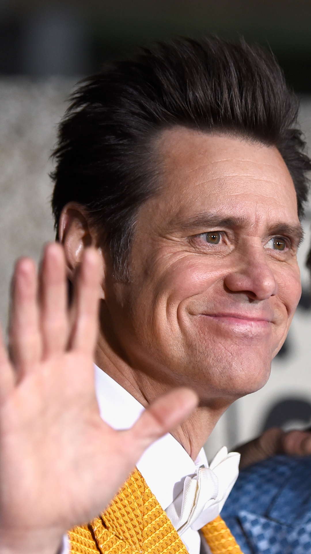 Homme en Chemise Blanche à Côté de L'homme en Chemise à Carreaux Bleu et Blanc. Wallpaper in 1080x1920 Resolution